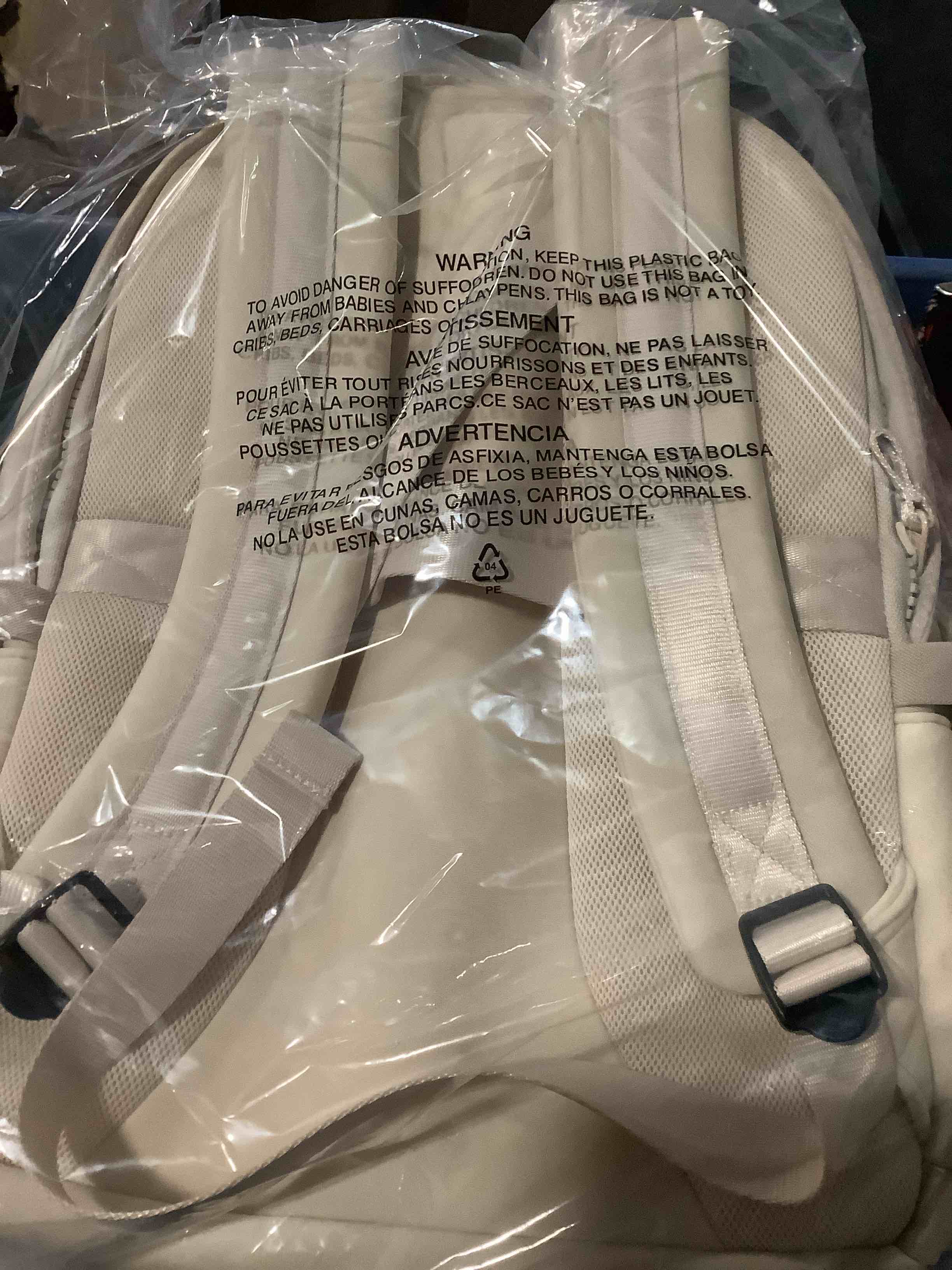 https://s3.amazonaws.com/lotting-images-prod/NKYBargainOutlett/PPE3878700_1779474571644.jpeg