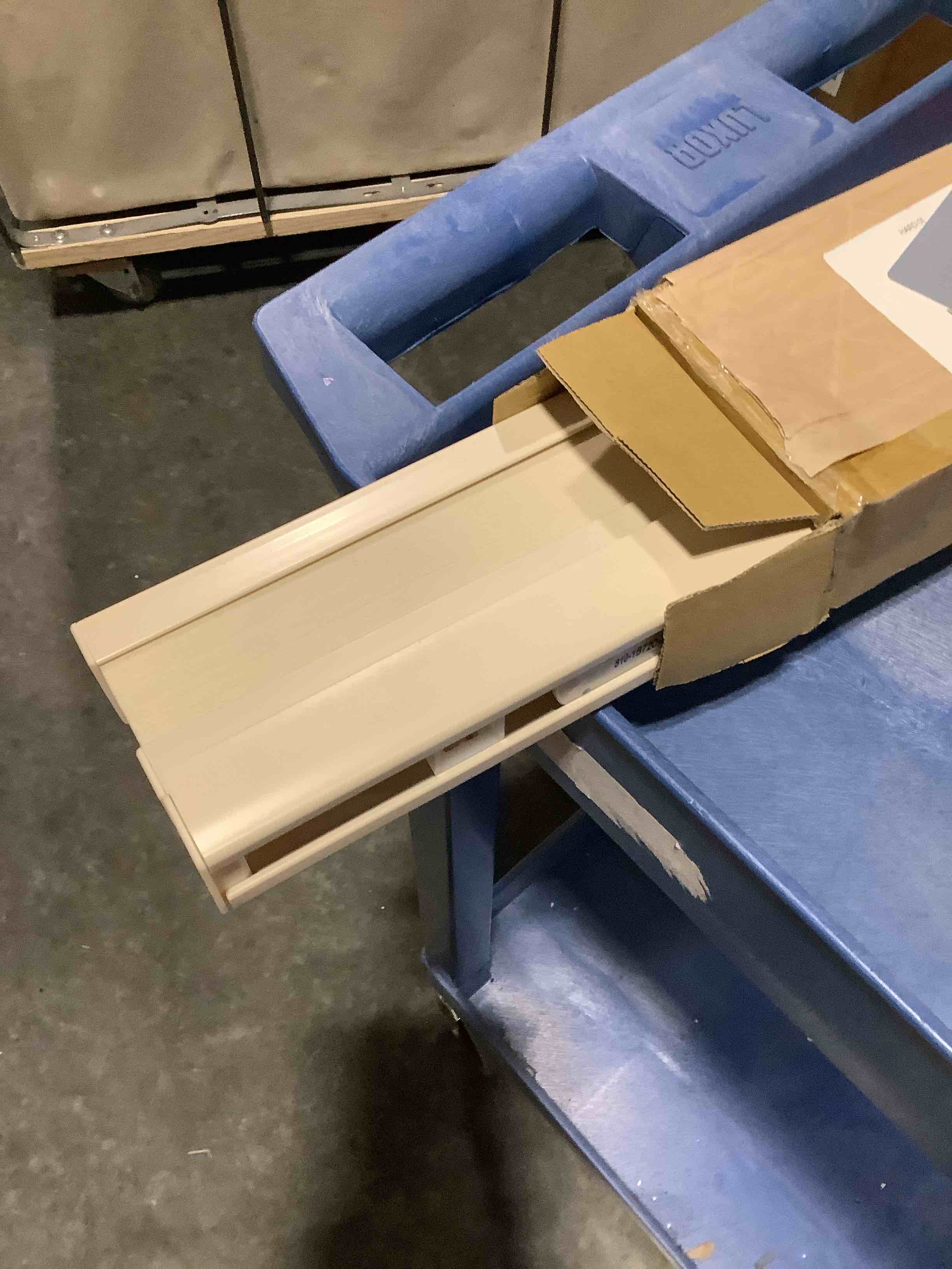 Condition photo showing Good Condition for dez furnishings cordless 1" light filtering top down bottom up cellular shade, 35"w x 72"h, alabaster alabaster 35"w x 72"h