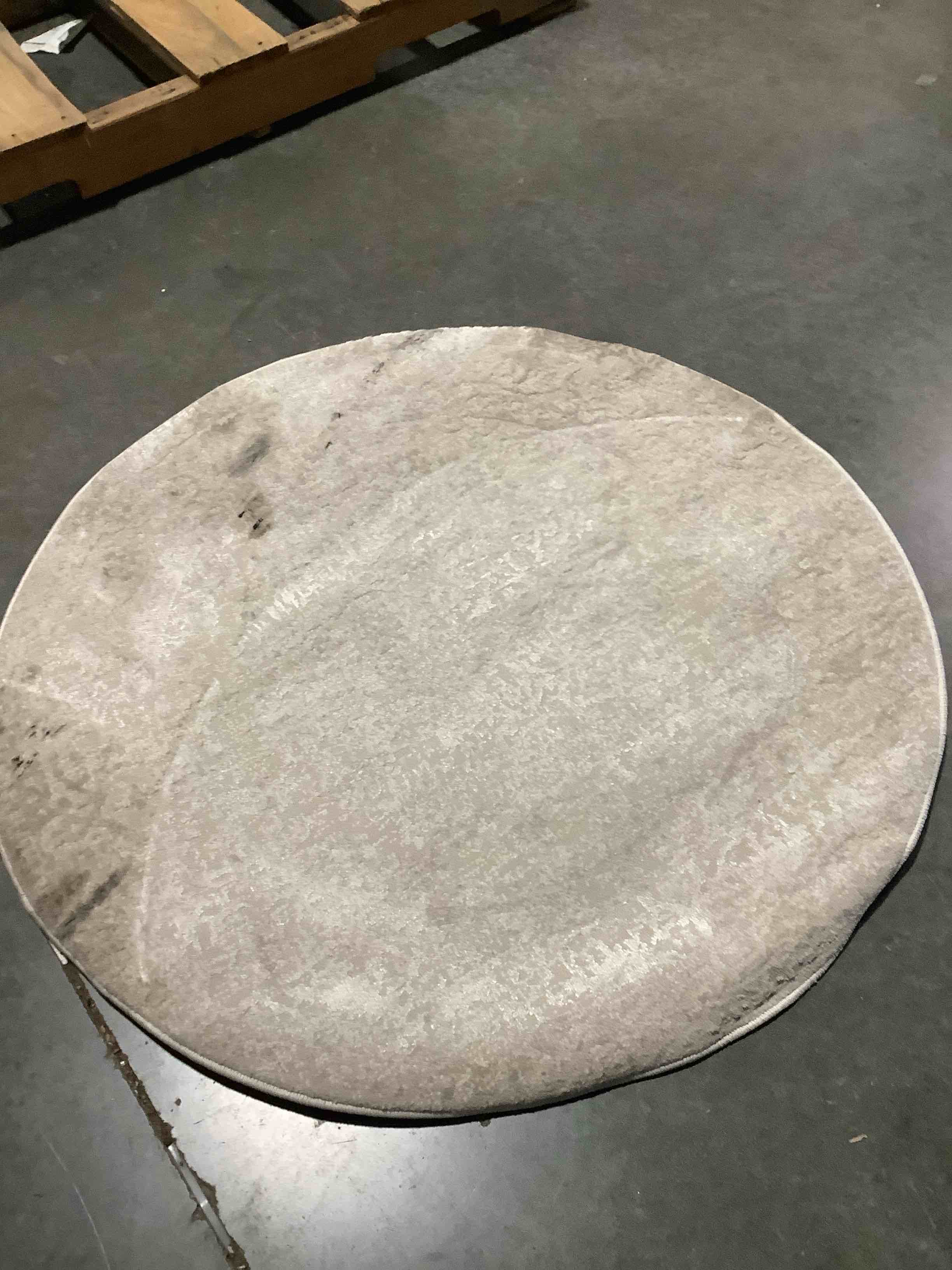 Condition photo showing As Is for safavieh area rug 3' round - reflection collection - cream & ivory, non-shedding & easy cleaning, ideal for living room, bedroom (rft664d)