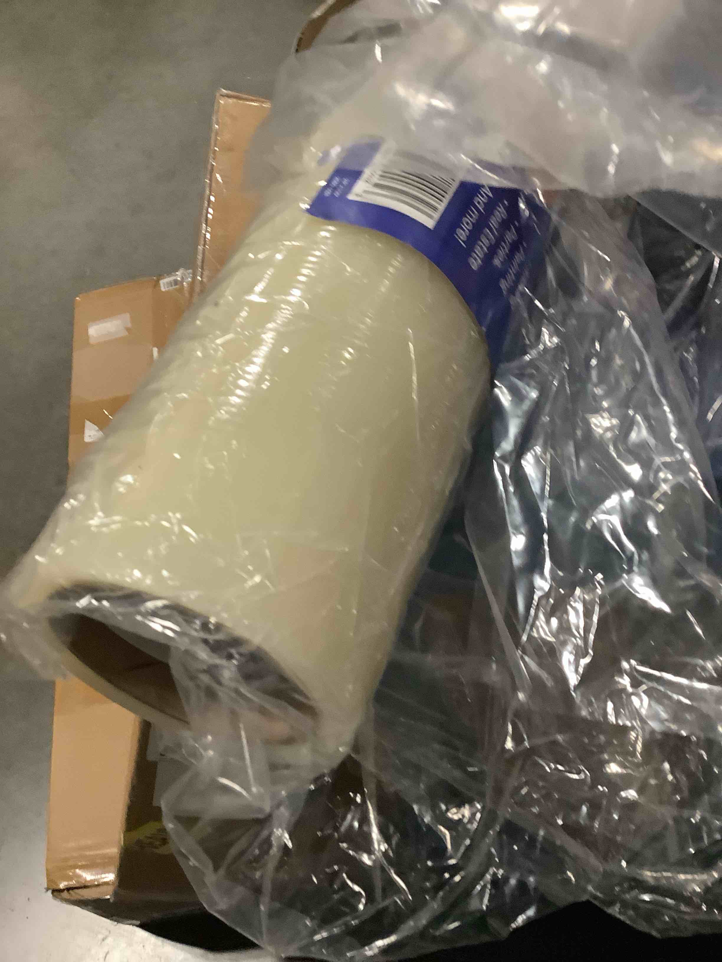 Condition photo showing Good Condition for tapemanblue carpet protection film 24" x 200' roll, self adhesive plastic carpet protector film with clean removal & easy unwind, durable protection tape to shield your surface from dirt and spills 24" x 200' (1 roll)