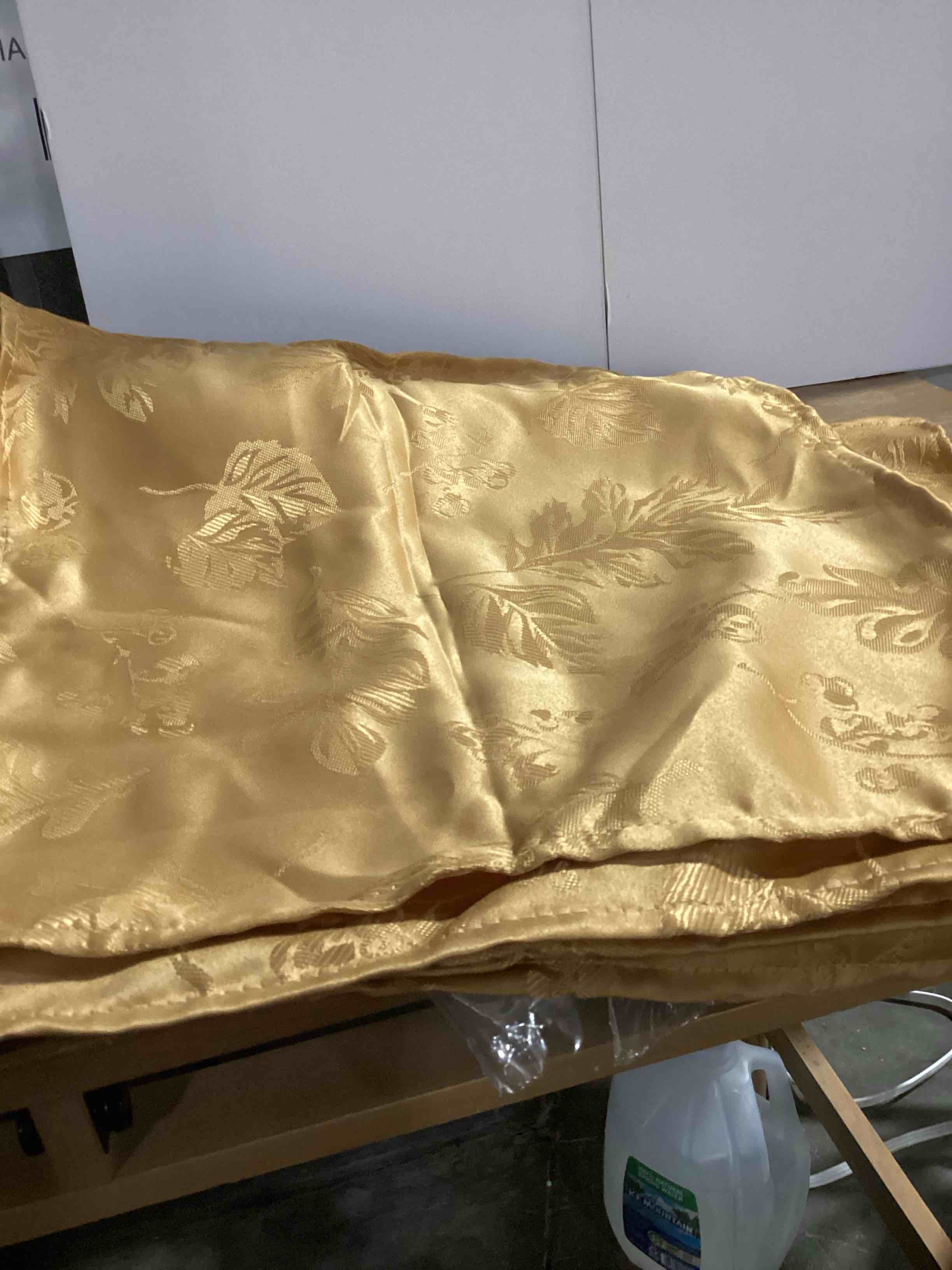 Condition photo showing New/Like New for elrene home fashions elegant woven leaves jacquard damask cloth napkin set, 17" x 17", pack of 8, gold