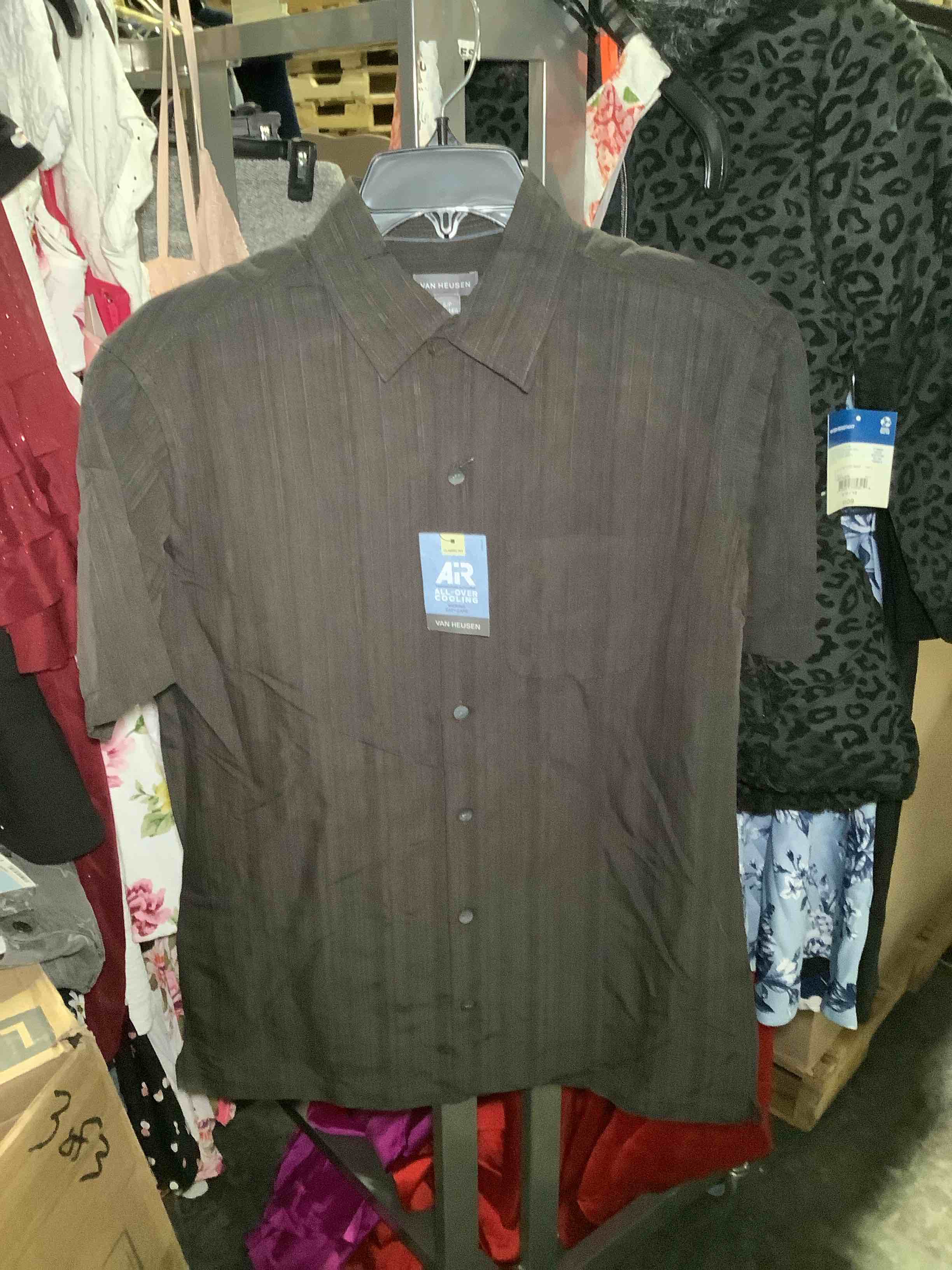 Condition photo showing New/Like New for van huesen men’s air classic fit short sleeve button up shirt size small black 