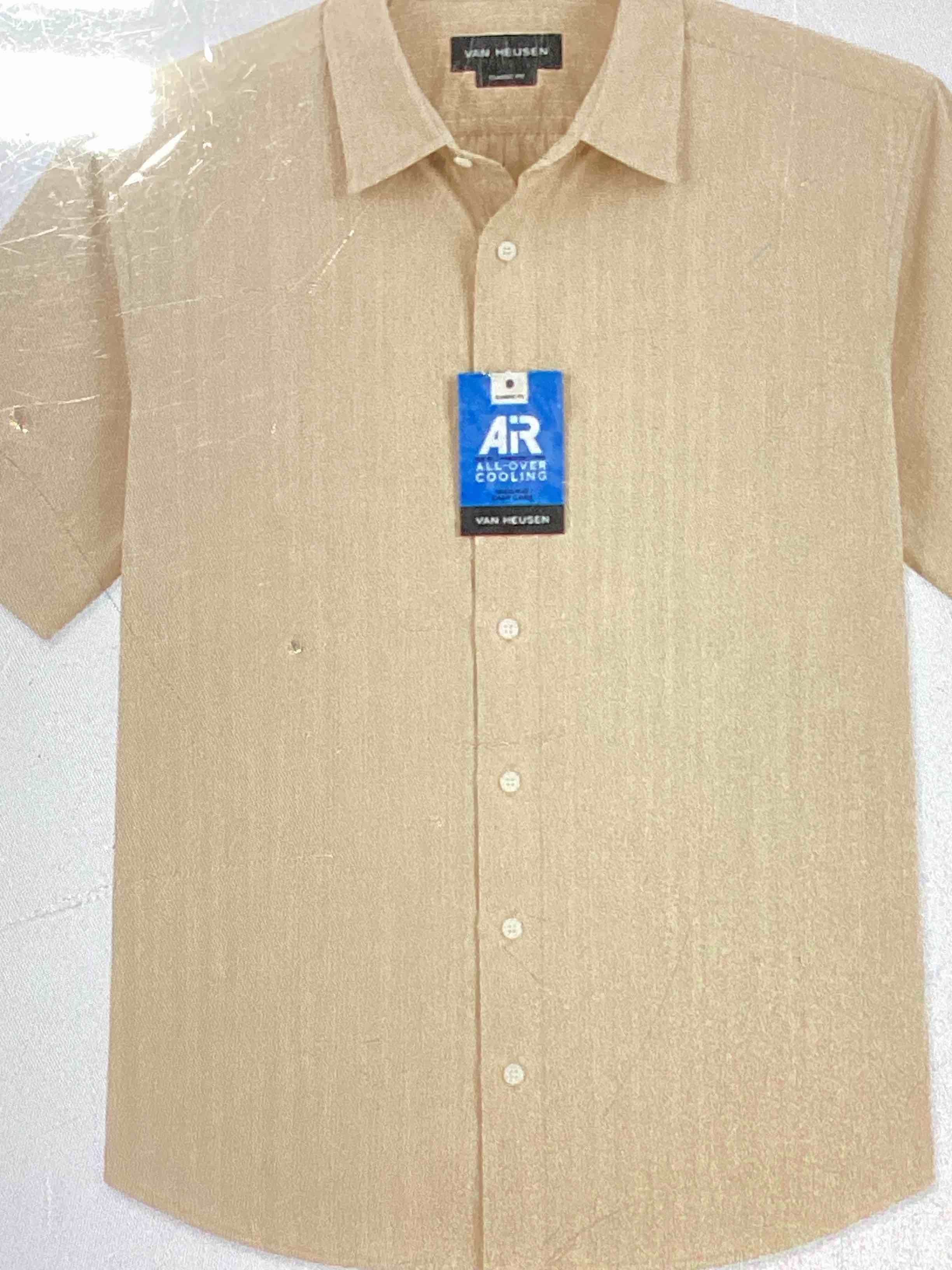 van huesen men’s air classic fit short sleeve button up shirt silver birch  size small
