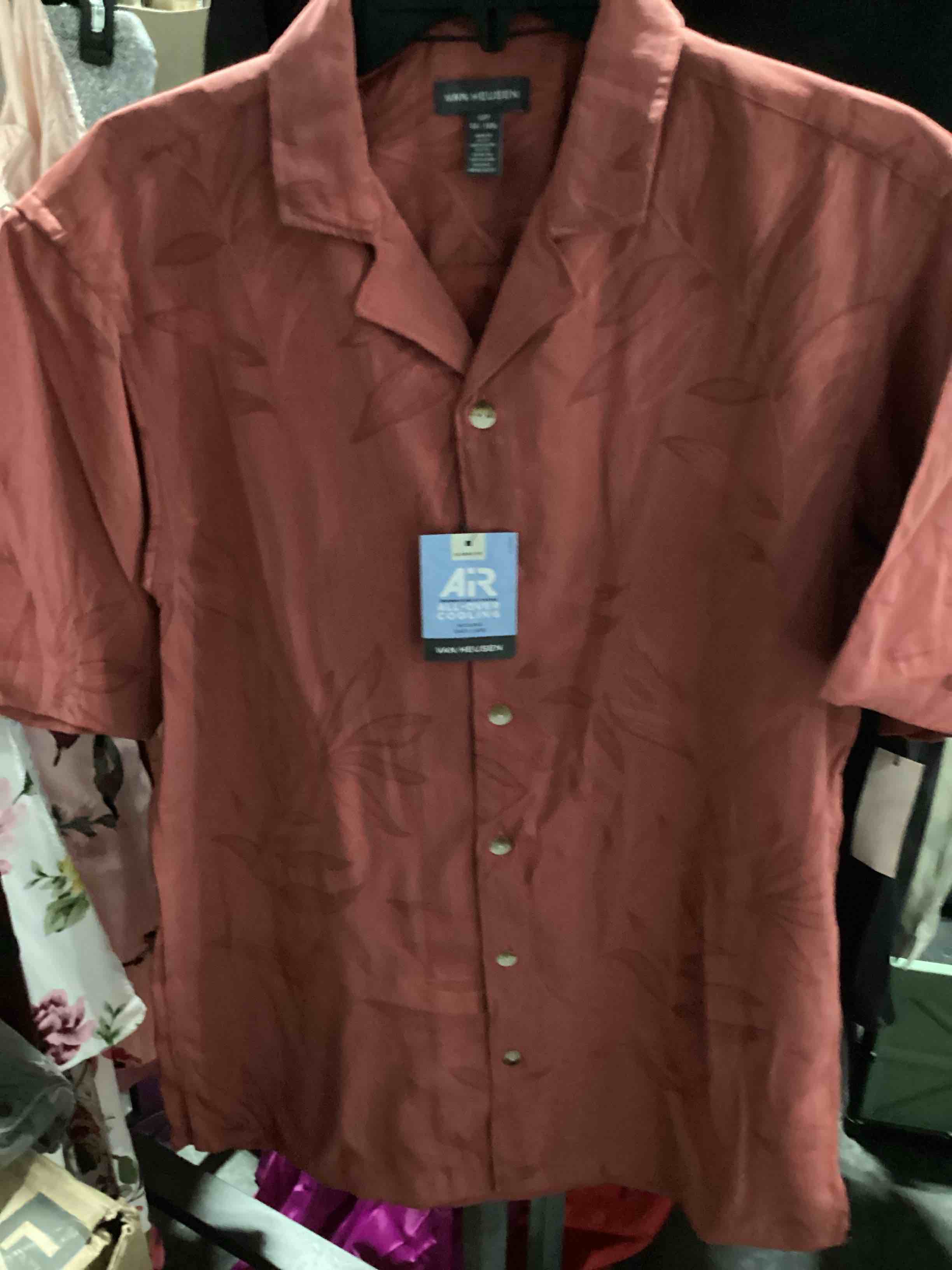 Condition photo showing New/Like New for van huesen men’s air classic fit short sleeve button up shirt tibetan red  size large