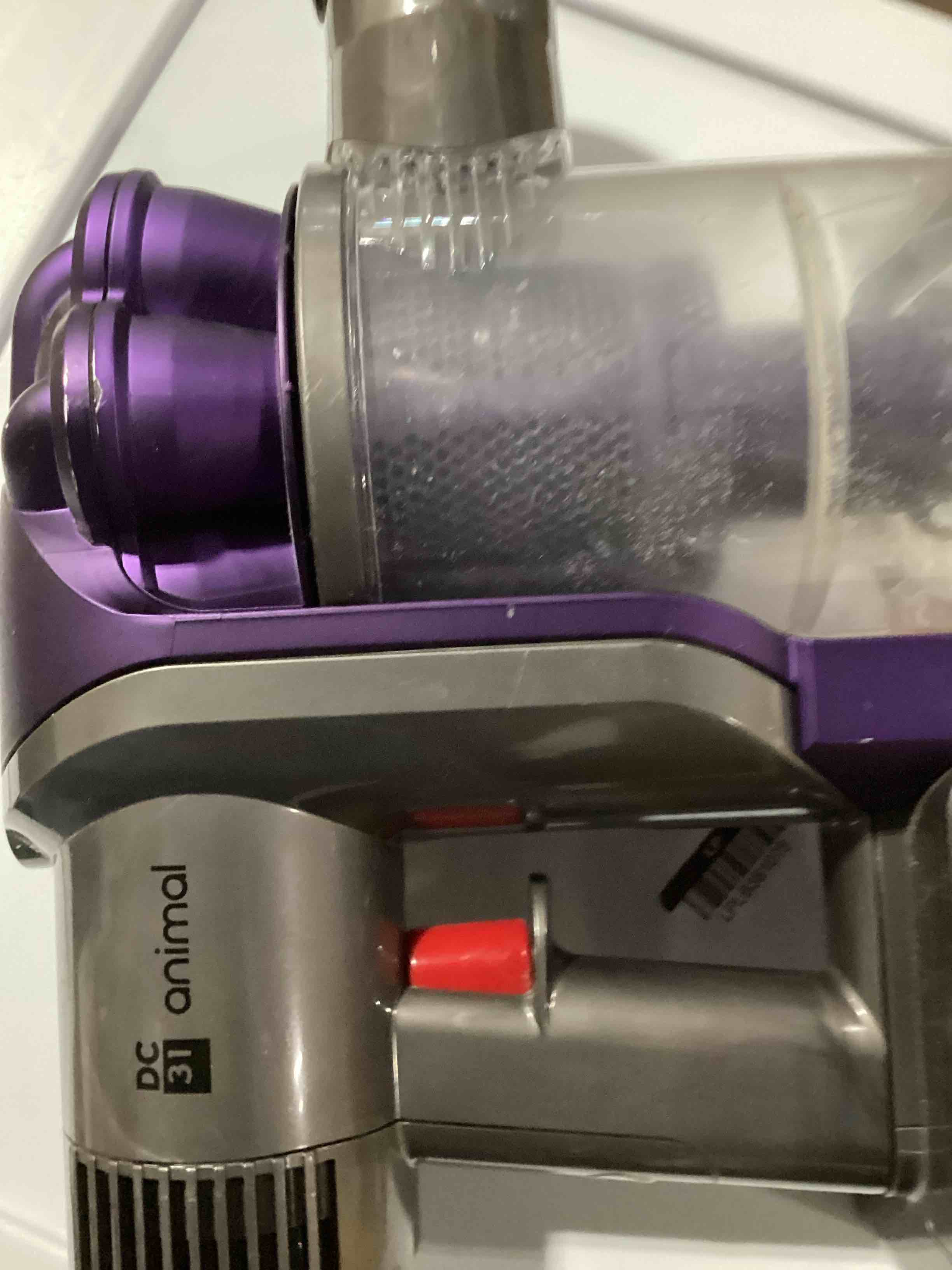 Condition photo showing Good Condition for dyson dc31 motor and battery