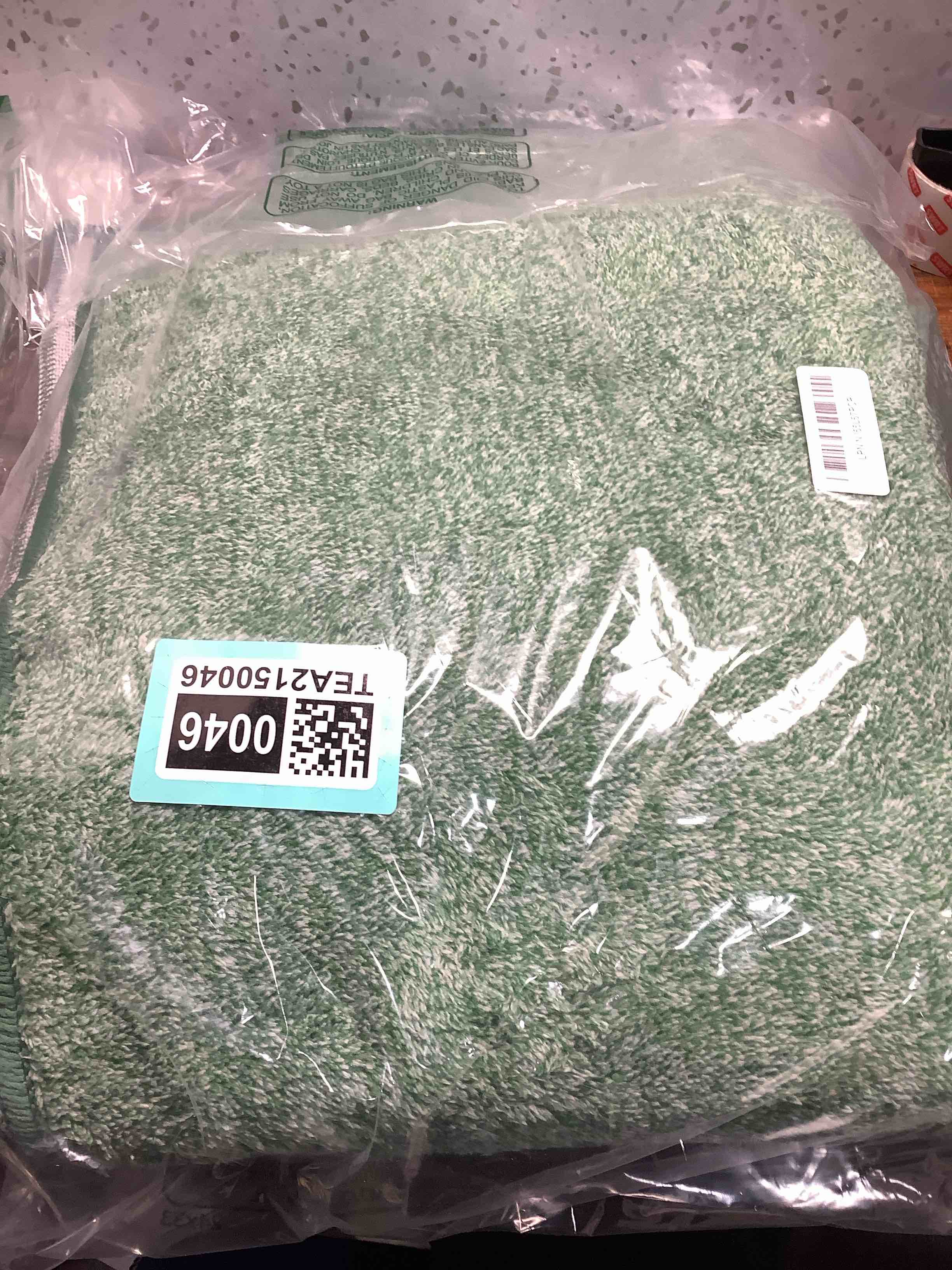 Condition photo showing Good Condition for FinRe?c 4x6 Washable Area Rugs for Bedroom Living Room, Low Pile Thin Rug Solid Color, Non-Slip Carpet Indoor for Home Decor (Green) Green 4' x 6' (Rectangular)