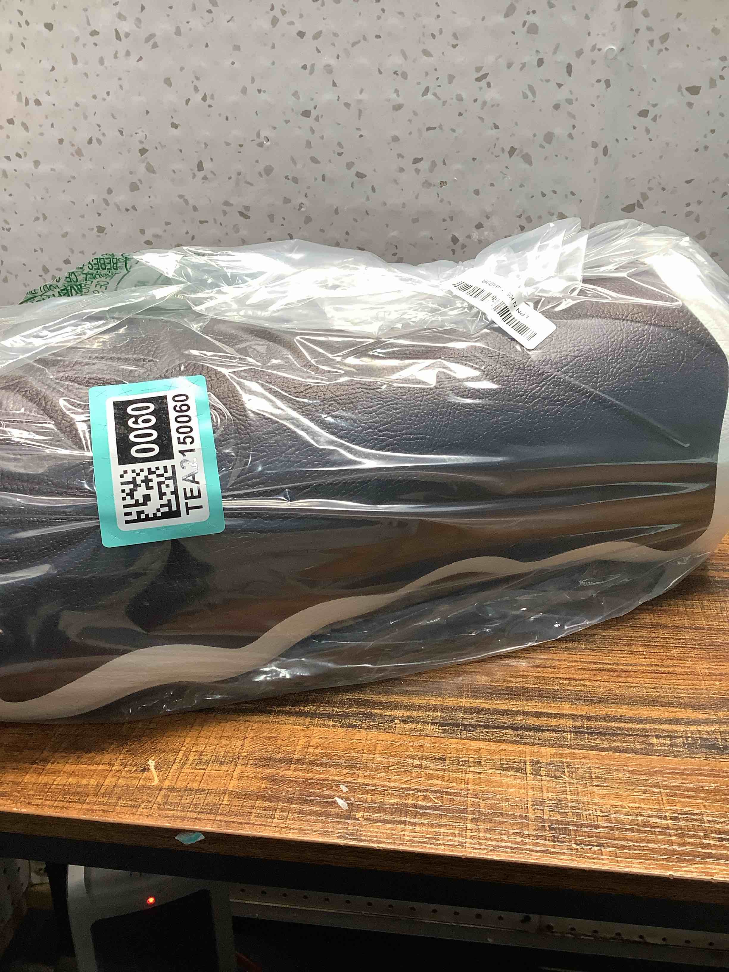 Condition photo showing Good Condition for Scalloped Black White Kitchen Mats Rugs Sets of 2 Cushioned Anti Fatigue Floor Mat Waterproof Kitchen Rugs Non Slip Foam Comfort Standing Mat for Sink Laundry Black White 17.3"x30"+17.3"x47"