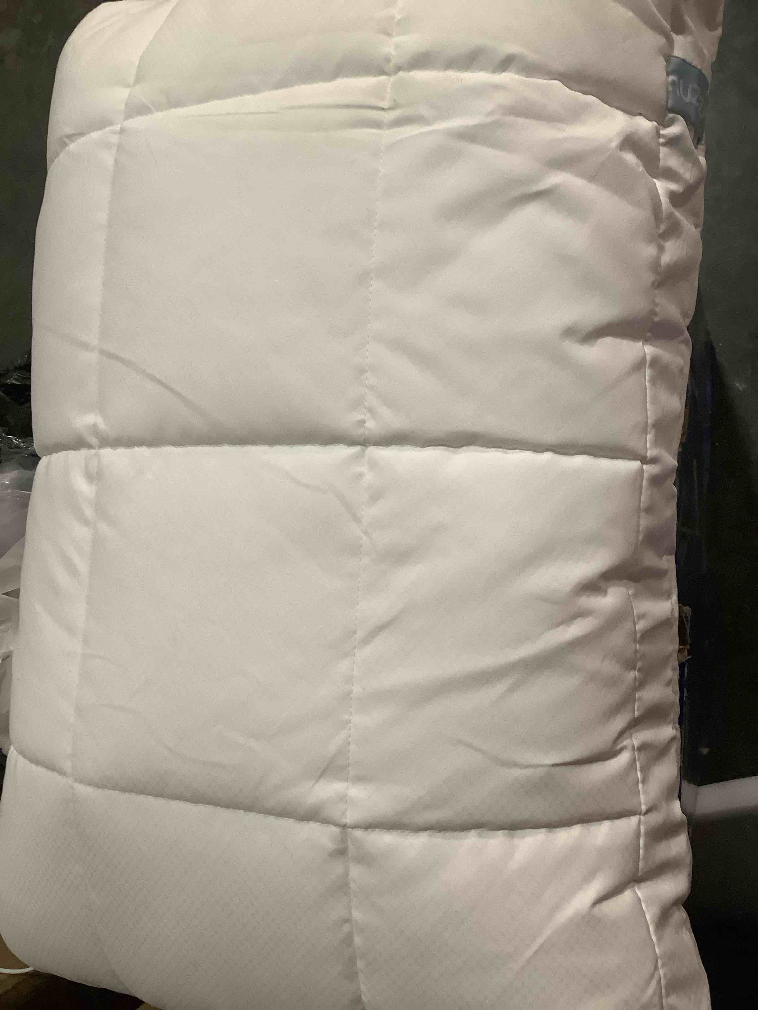 Condition photo showing Good Condition for Nuzzle Cooling Adjustable Pillow for Side Sleepers, Luxury Standard Size Bed Pillow Hotel Collection - Best Adjust Height Soft Firm Pillow for Back, Stomach or Side Sleepers - Home Gifts