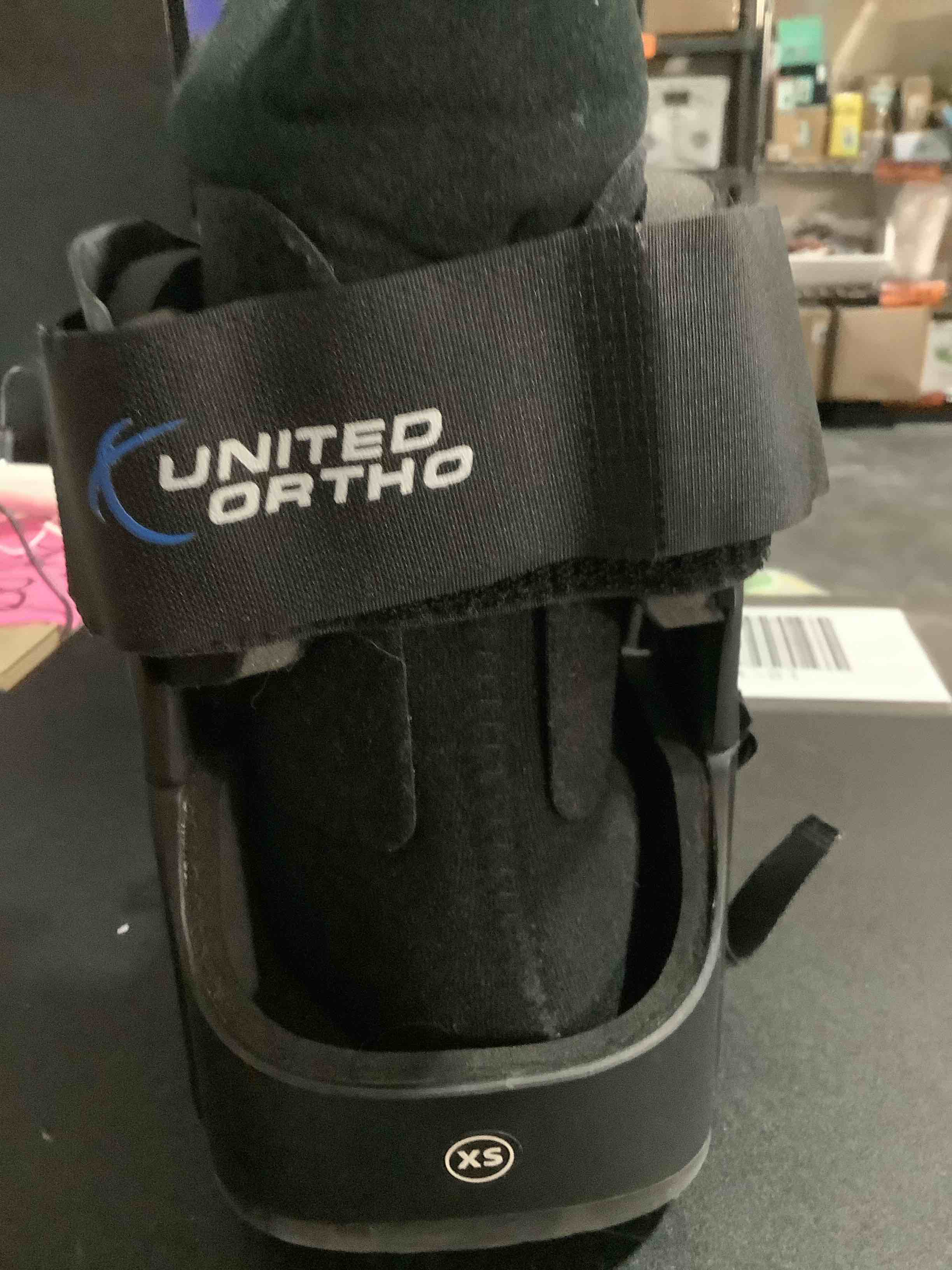 Condition photo showing Good Condition for United Ortho USA14111 Short Air Cam Walker Fracture Boot, Extra Small, Black Black Extra Small Boot