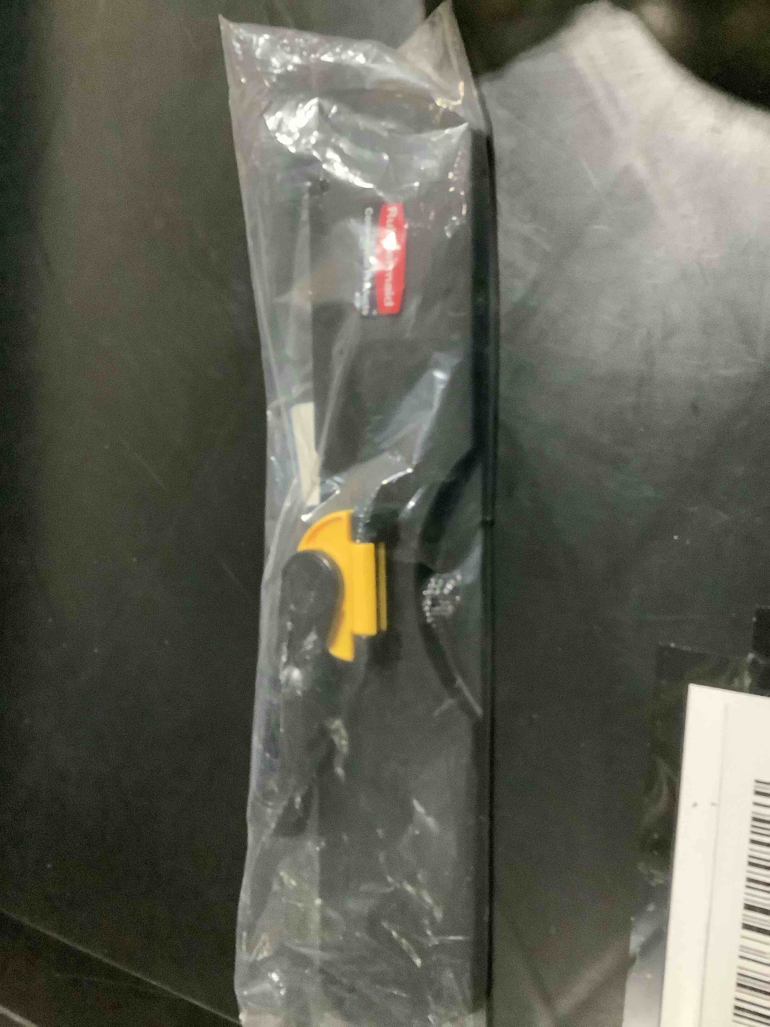 Condition photo showing Good Condition for Rubbermaid Q559 18" Length x 3-3/8" Width x 1-3/4" Height, Black Color, Standard Quick Connect Wet Dry Plastic Frame
