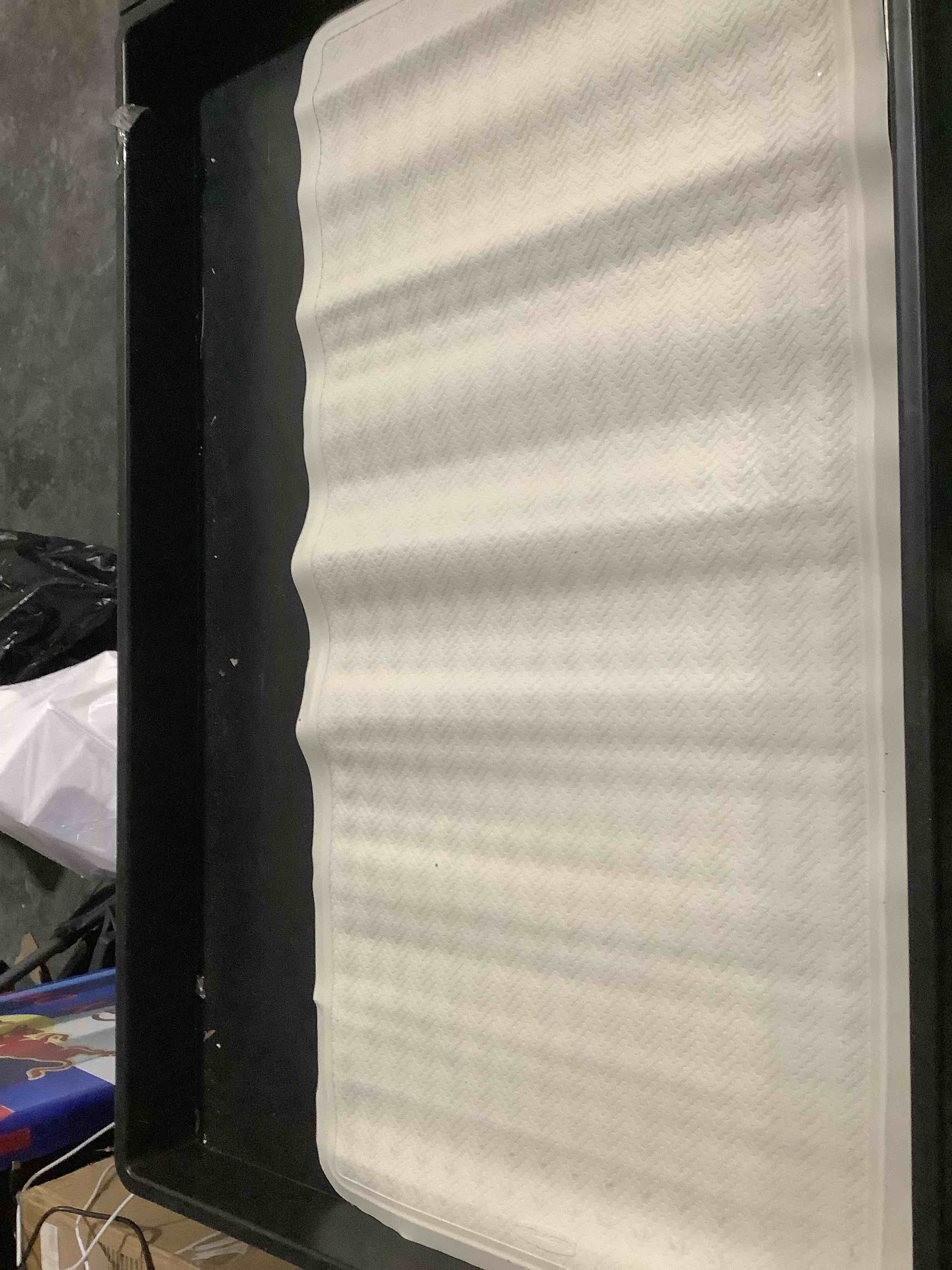 Condition photo showing Good Condition for Rubbermaid Commercial Products Bath Tub and Shower Mat, 36-Inch X 18-Inch, White, Extra Long, Machine Washable, Safti-Grip Non-Slip Bathroom Mat with Suction Cups for Home/Hotel/Shower/Bathtub