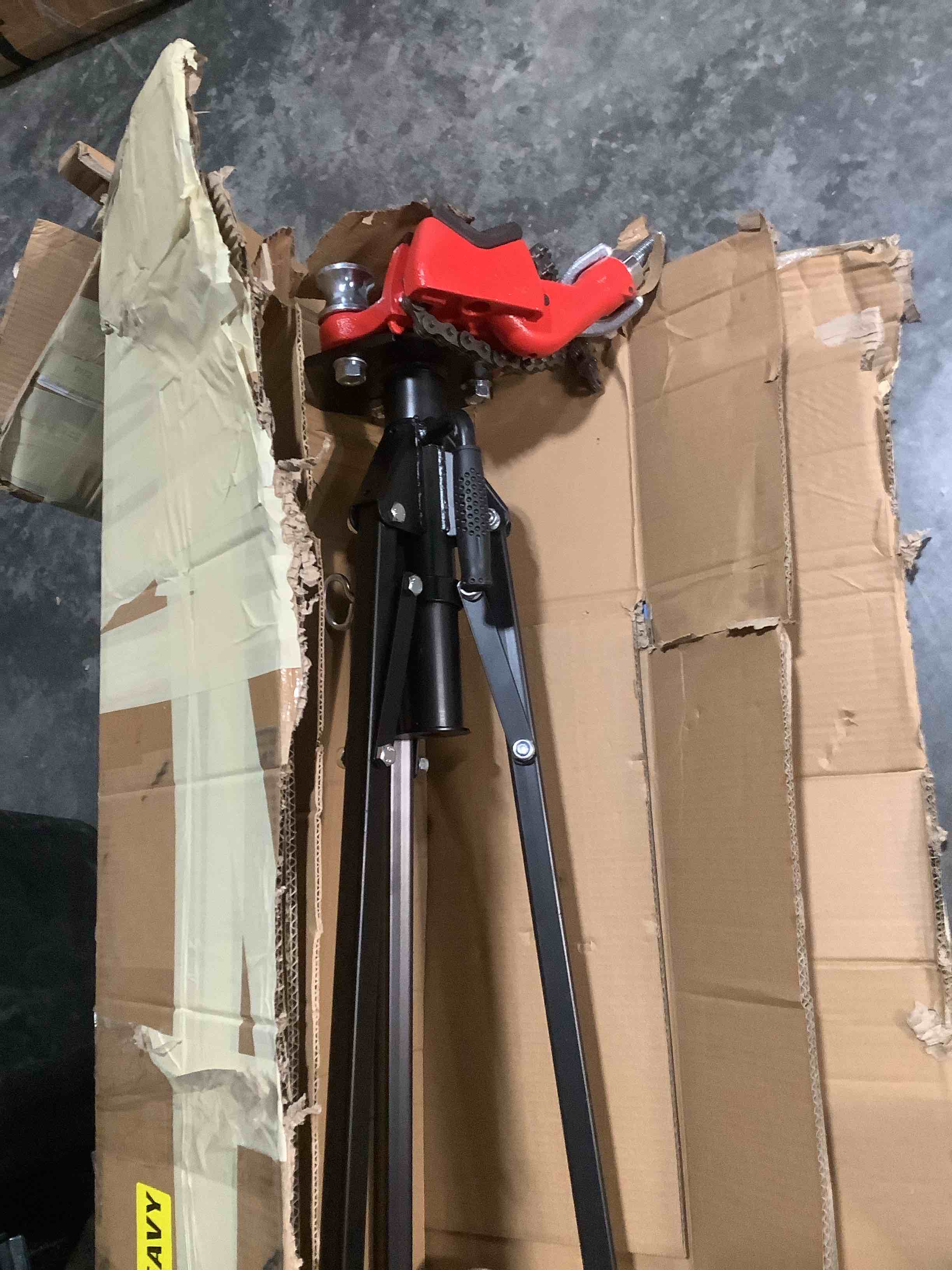 Condition photo showing Good Condition for Pipe Vise Stand with Chain, 2-in-1 Bender, 882LB Capacity, Folding Tripod for 1/8"-5" Pipes