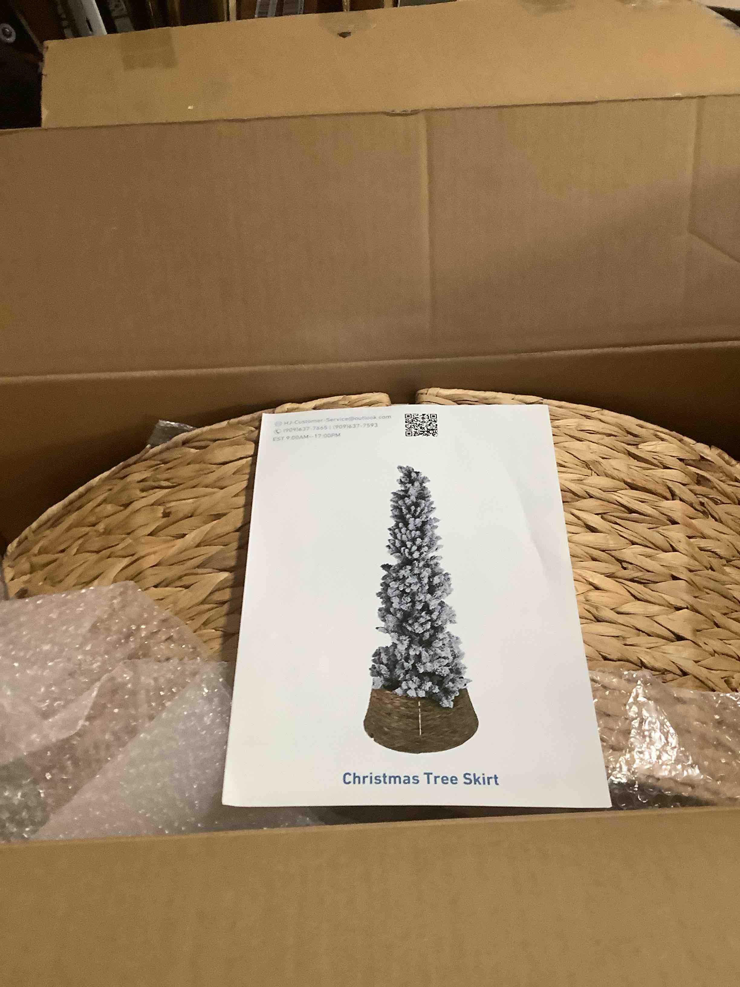 Condition photo showing Good Condition for 24" Christmas Tree Collar, Hand Woven Hyacinth Christmas Tree Base, for Artificial Trees - 4 Piece Rustic Farmhouse Tree Skirt Replacement, Fits Below 23" Tree Stand, Natural Hyacinth