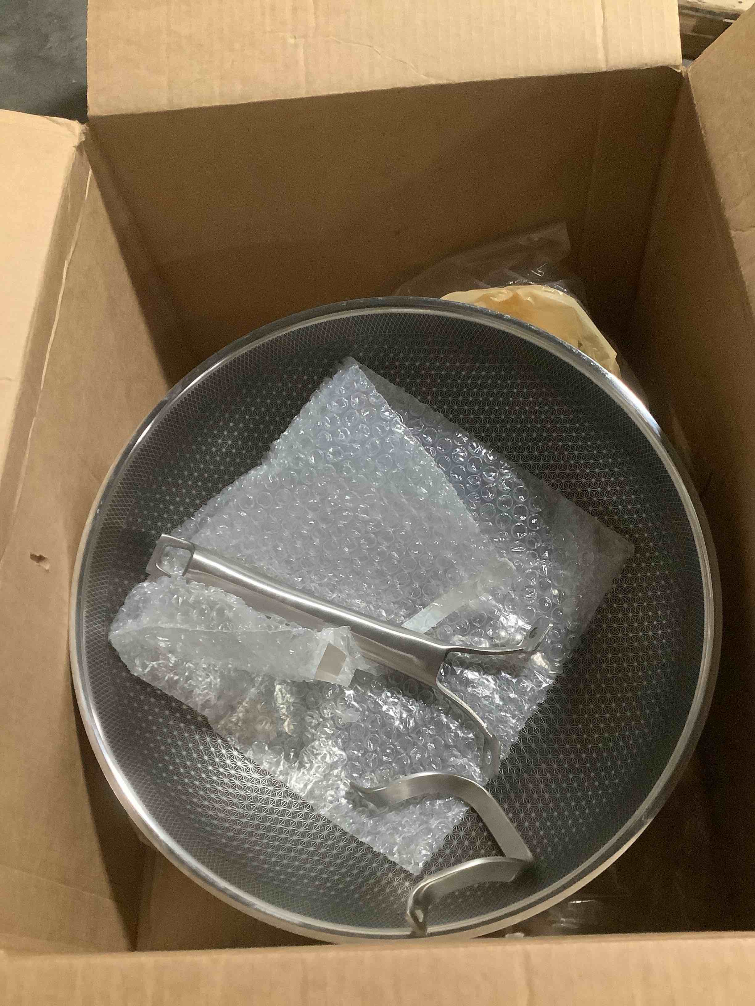Condition photo showing As Is for SIMILAR To **HexClad Hybrid Nonstick 12-Inch Wok, Stay-Cool Handle, Dishwasher-Friendly, Oven-Safe Up to 900°F, Induction Ready, Compatible with All Cooktops 12-Inch Wok (No Lid)