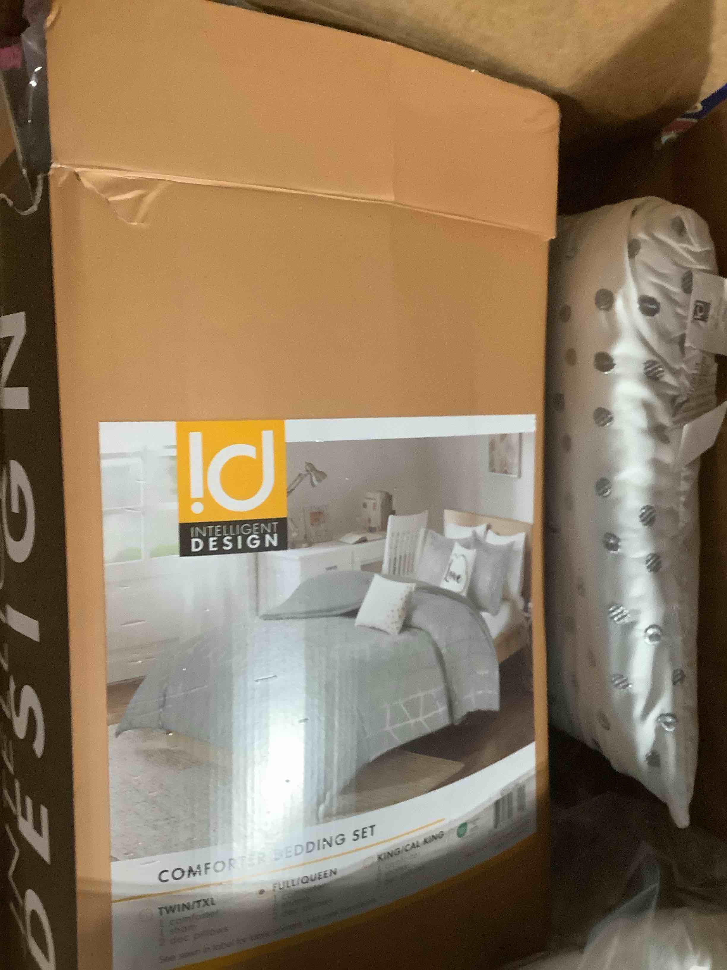 Condition photo showing Good Condition for Intelligent Design Raina Full/Queen Comforter Set, Soft Microfiber, Modern Geometric Metallic Bed Set, 5 Pieces College Bedding with 2 Shams, 2 Toss Pillows Grey/Silver Grey/Silver Full/Queen