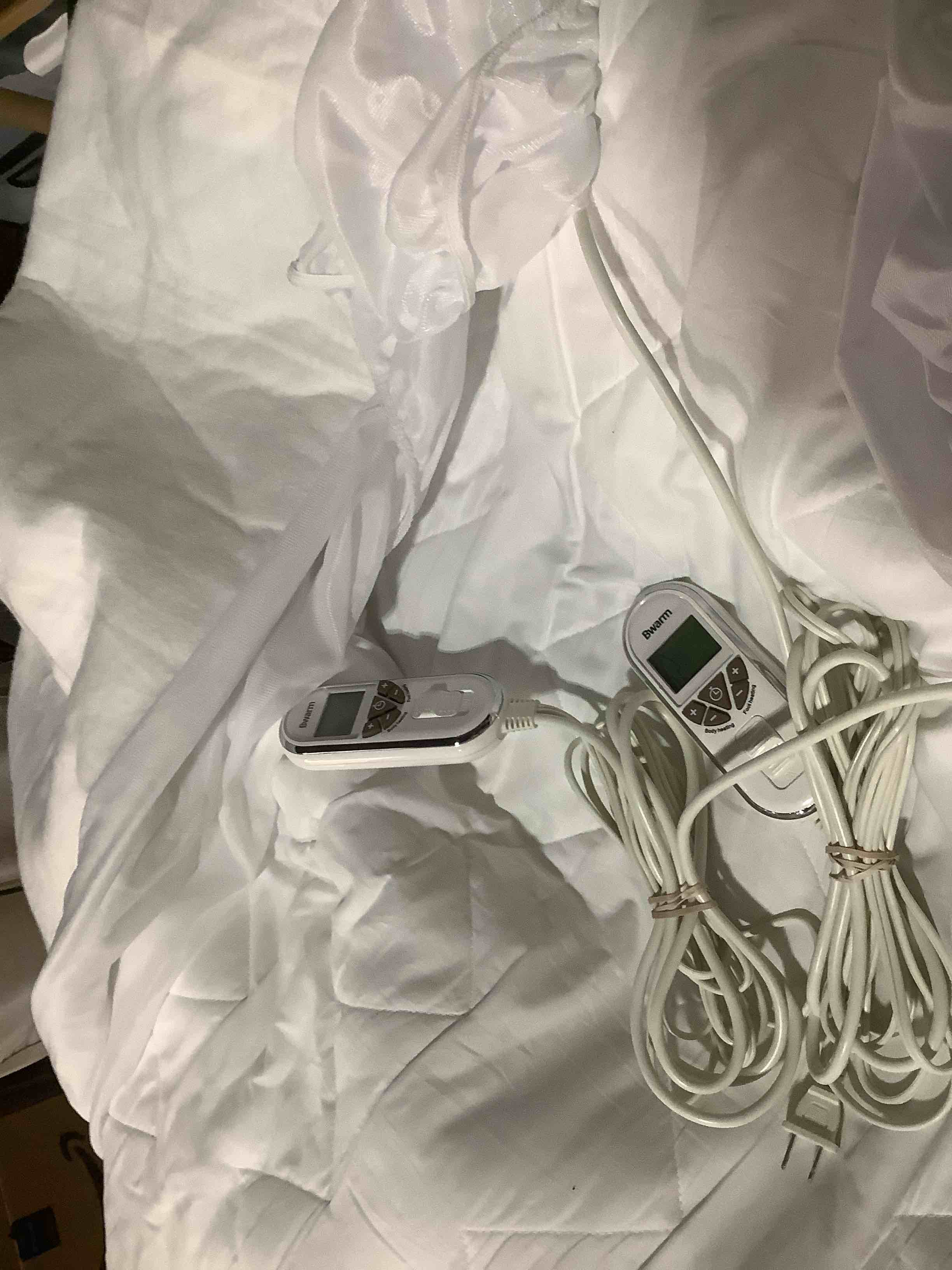 Condition photo showing Good Condition for Bwarm Premium Multi-Zone Electric Heated Mattress Pad King Size, 78" x 80", Dual Controllers, 9 Heat Settings, 1-12 Hours Auto Off, Individual Body and Feet Settings, Machine Washable