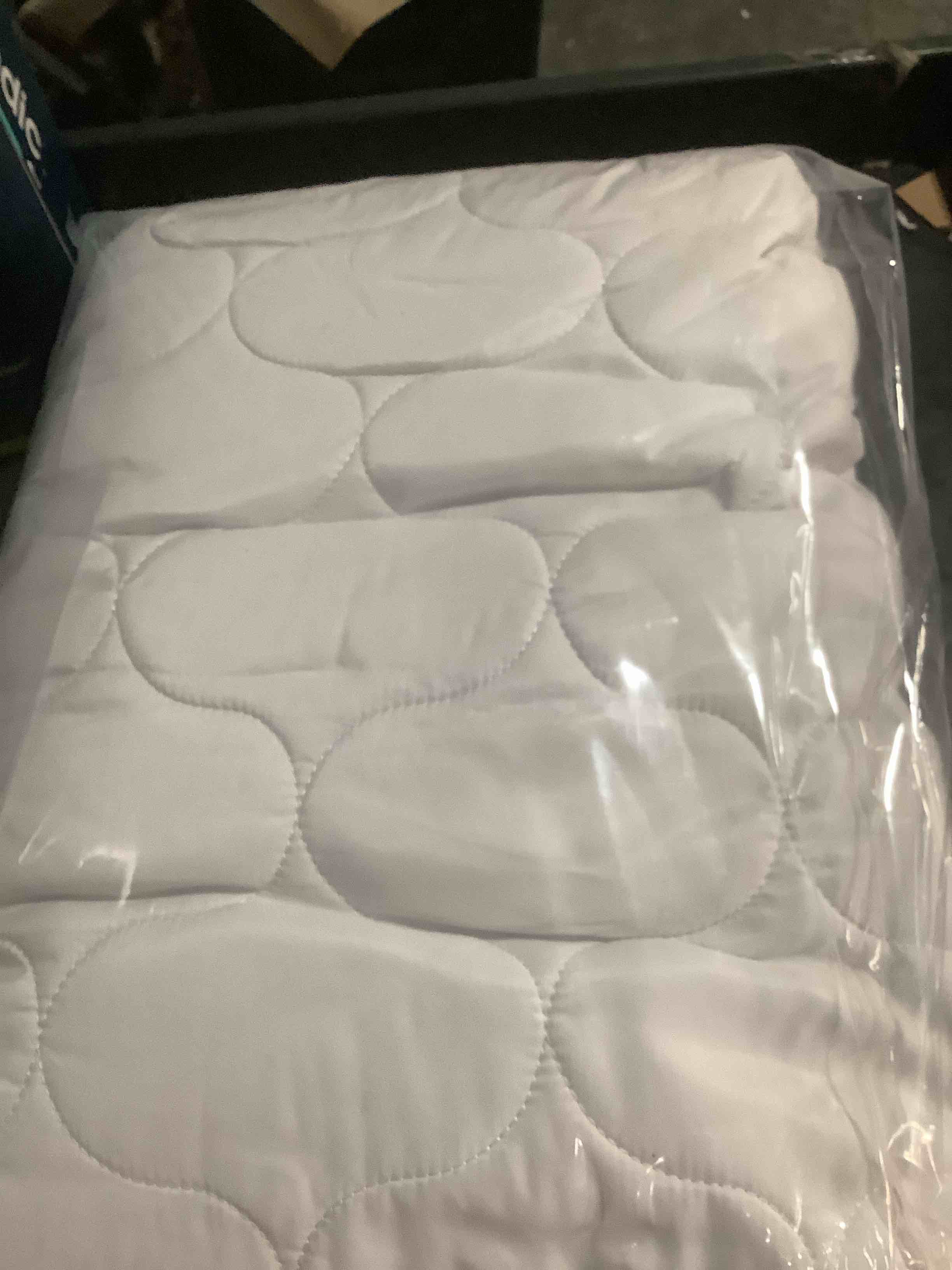 Condition photo showing Good Condition for Serta ComfortSure Queen Mattress Cover, Fitted Pillow Top Mattress Pad, Super Soft and Breathable Quilted Cotton Protector with 18" Elastic Deep Pockets for Secure Fit, White