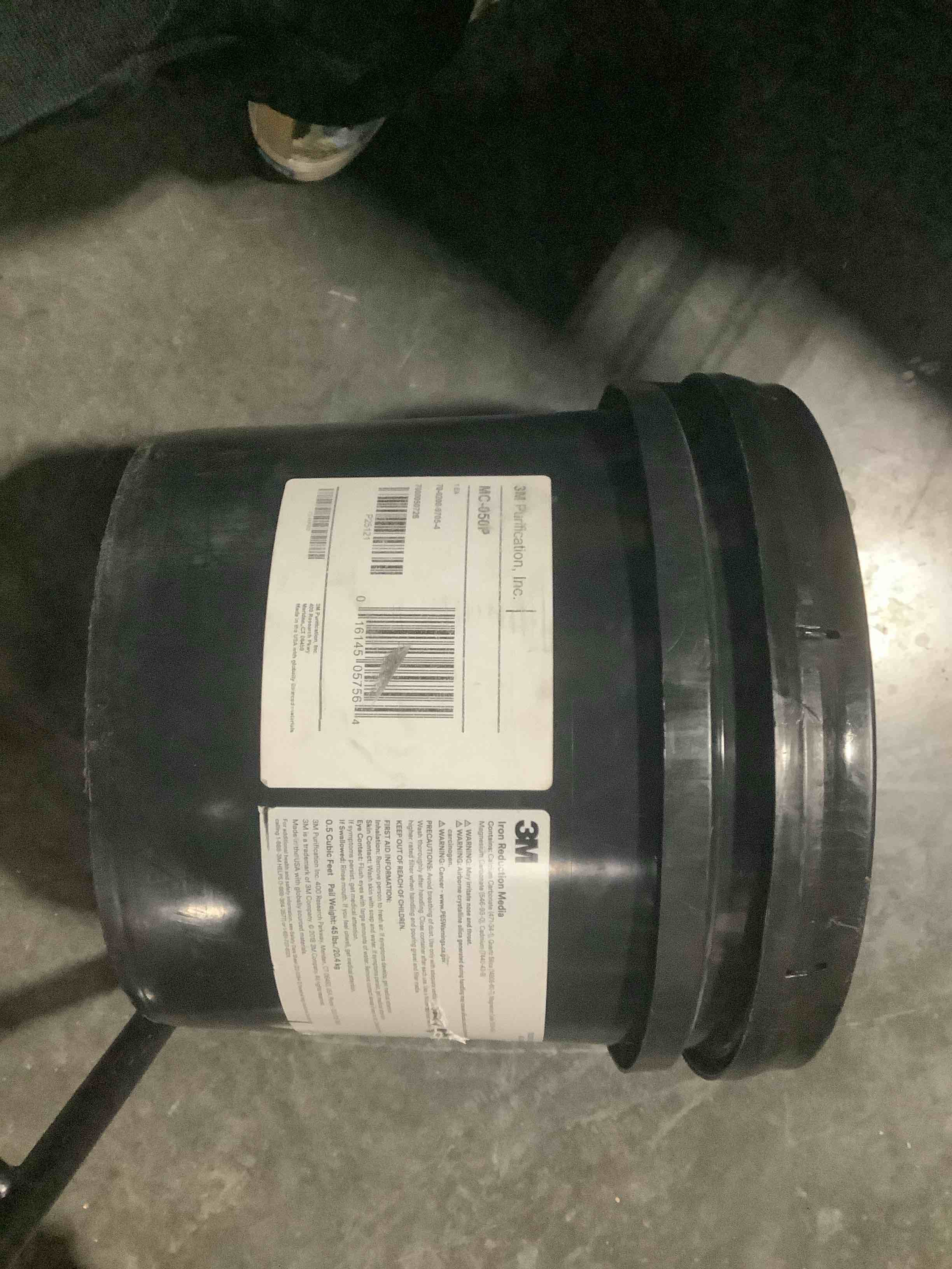 Condition photo showing Good Condition for 3m whole house water treatment media, mc-050p