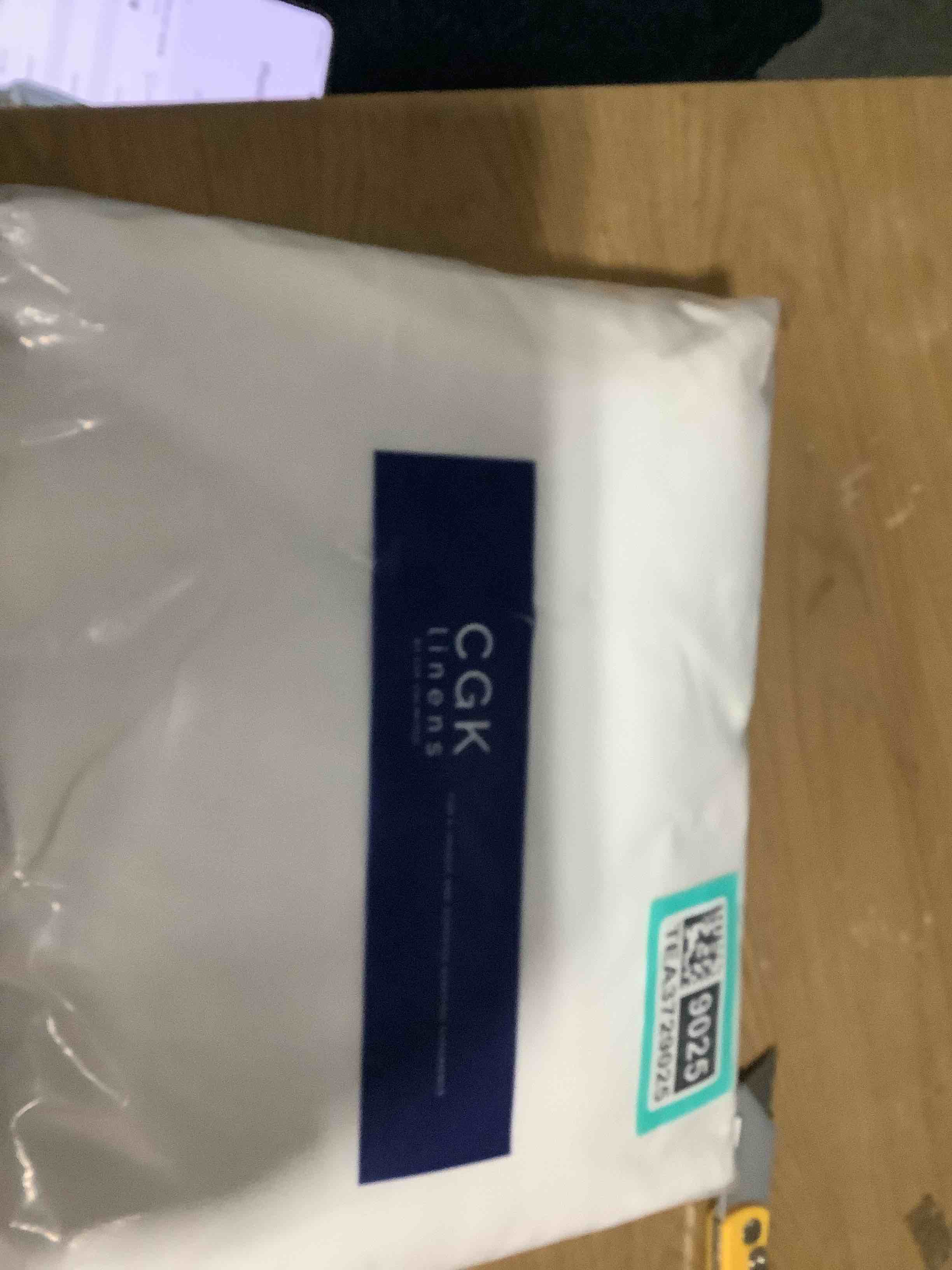 Condition photo showing Good Condition for Queen 6 Piece Sheet Set - Comfy Breathable & Cooling - Ultra Soft Hotel Luxury Bedding Set w/ 8-16 Inch Deep Pockets - 1 Flat & 1 Fitted Sheet & 4 Pillowcases - Cozy, Wrinkle Free & Easy Care - White 01 - White Queen