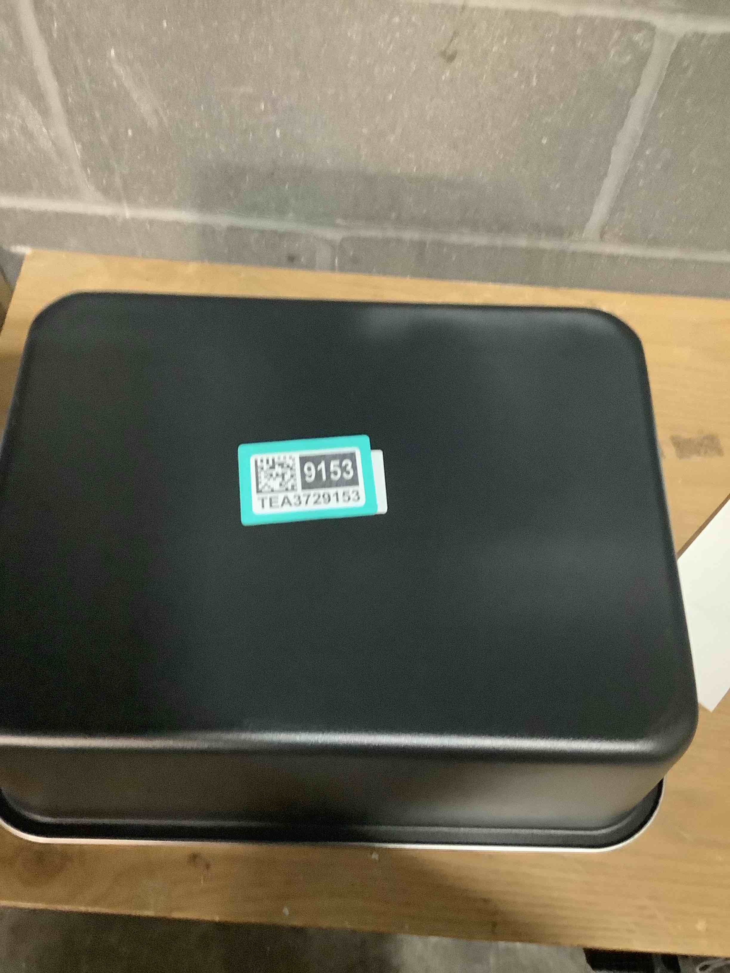 Condition photo showing Good Condition for Ohtomber Stainless Steel Litter Box - High Sided Metal Cat Litter Box Pan, Never Absorbs Smell, Easy to Clean Non Stick Cat Litterbox Tray Toilet Pet Supplies for Indoor Kitty, Kitten, Rabbit, Puppy 17.5"L × 13.6"W × 6"H