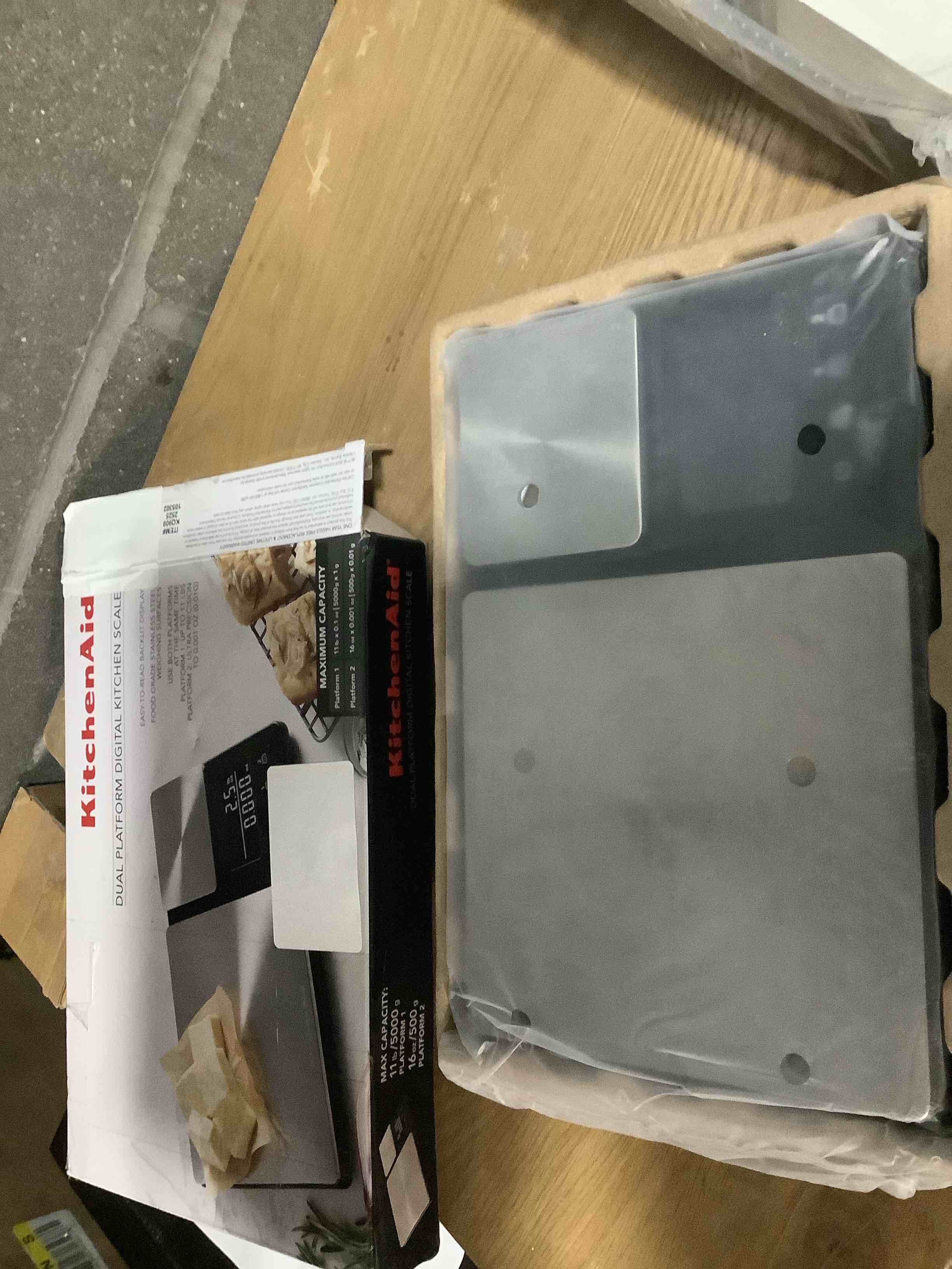 Condition photo showing Good Condition for KitchenAid KQ909 Dual Platform Digital Kitchen and Food Scale, 11 pound capacity and Precision 16oz capacity, Black with Stainless Steel Black Dual Platform