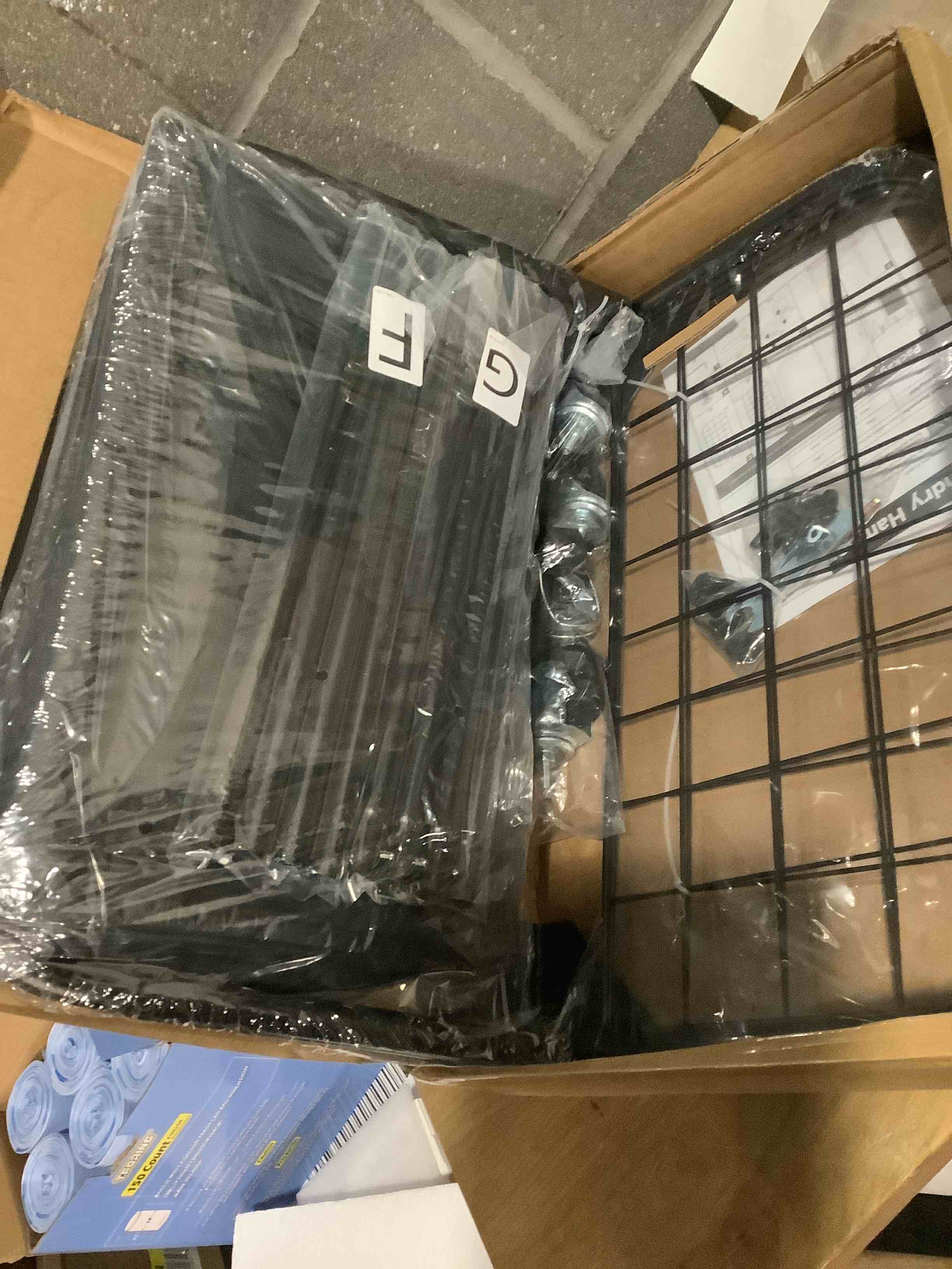 Condition photo showing Good Condition for 150L Laundry Hamper with Wheels, Rolling Laundry Basket with Metal Frame and Removable Bag, Large & Tall Dirty Clothes Hampers for Bedroom Aesthetic, Laundry Room, Bathroom, Dorm-Black Black 40GAL