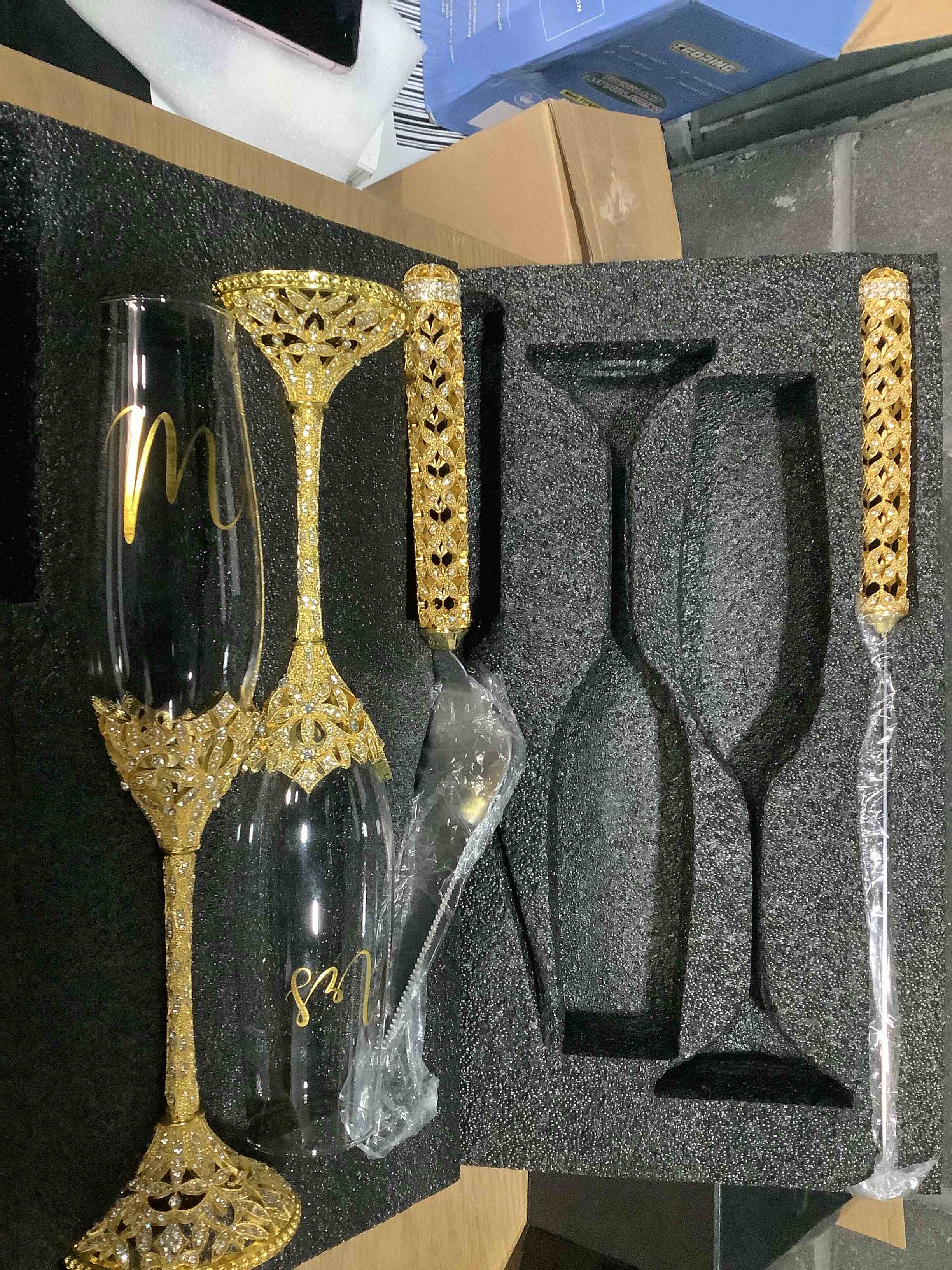 Condition photo showing New/Like New for Sratte 4 Pcs Wedding Cake Knife and Champagne Flutes Server Set, Toasting Crystal Rhinestone Champagne Flutes Glasses Cake Knife Pie Server Wedding Gifts for Couple Bride Groom(Gold)