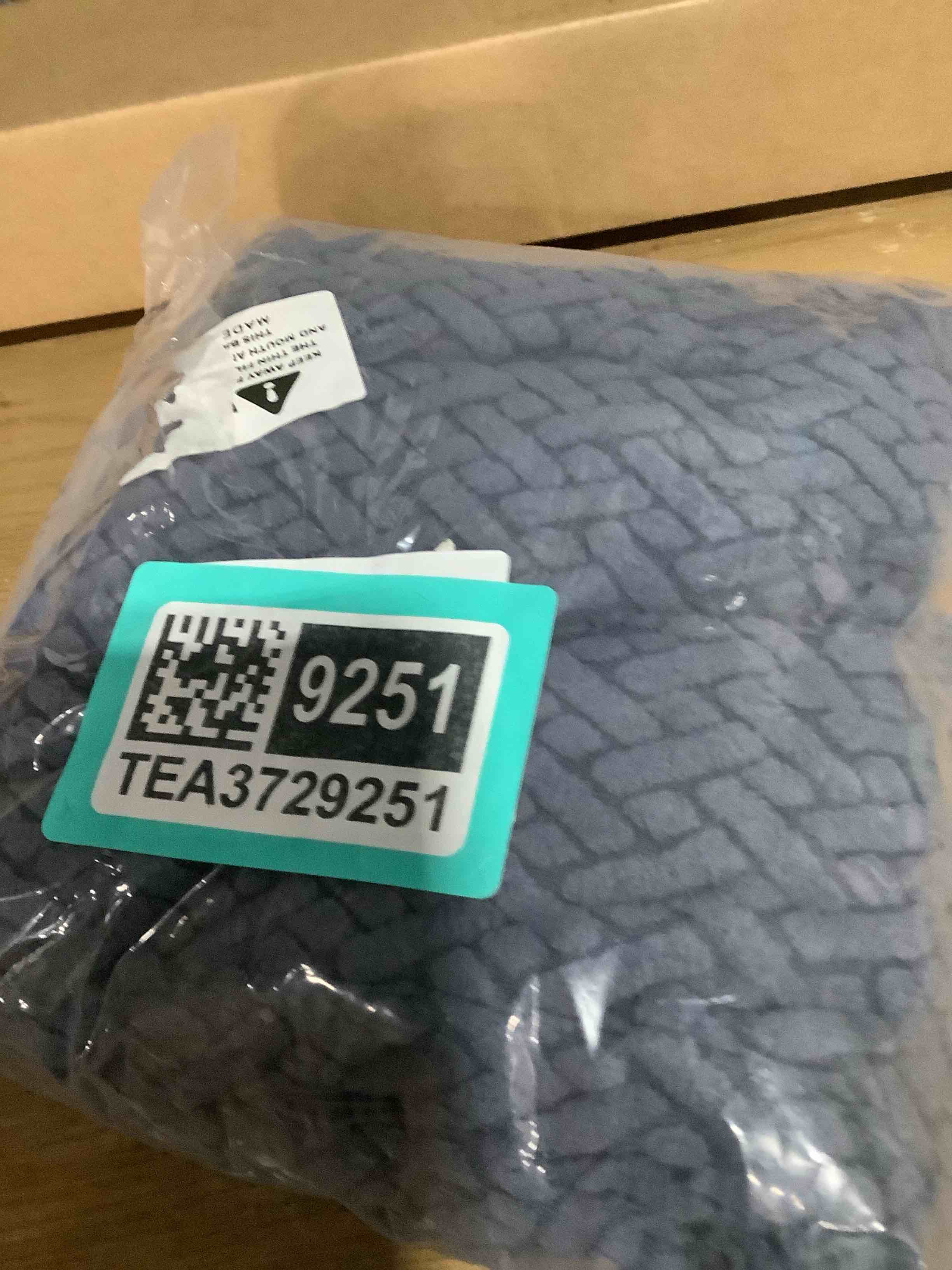 Condition photo showing Good Condition for Couch Cushion Covers for Sofa Couch Covers Wear-Resistant Universal Sofa Cover Washable Stretch for Sectional Slipcovers (Texture-Gray Blue,Large Single Seat Cover) Texture-gray Blue Large Single Seat Cover