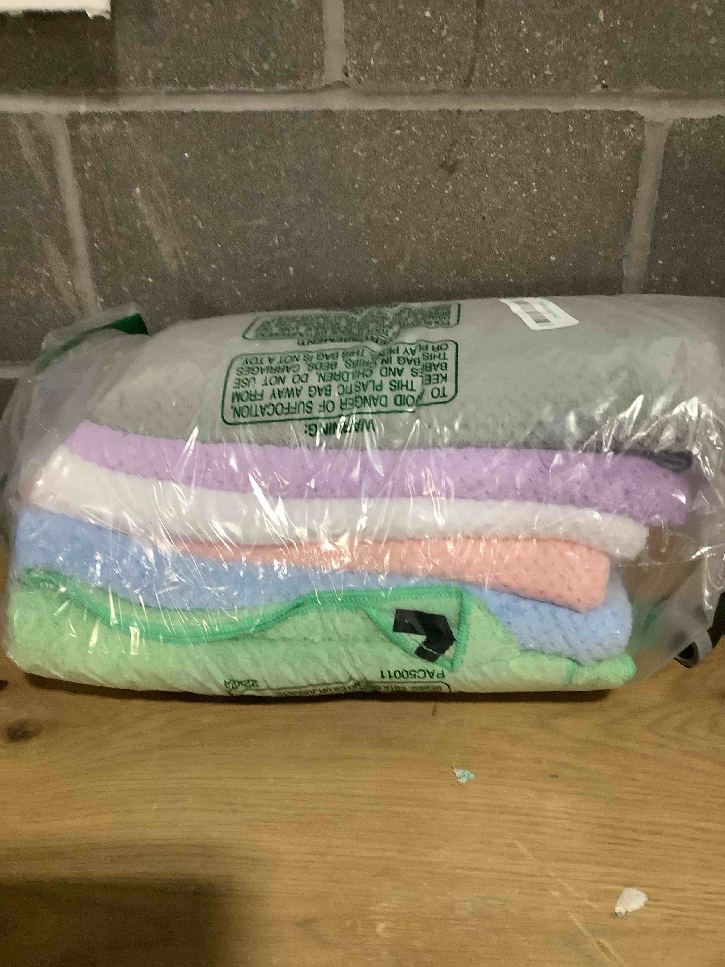 Condition photo showing New/Like New for HOMEXCEL 6 Pack Bath Towel Set, (24 x 48 Inches) Microfiber Ultra Soft Highly Absorbent Bath Towels, Lightweight and Quick Drying Towels for Hotel, Bathroom, Spa and Beauty Parlor, Multicolor Multicolor 24 x 48 Inch 6