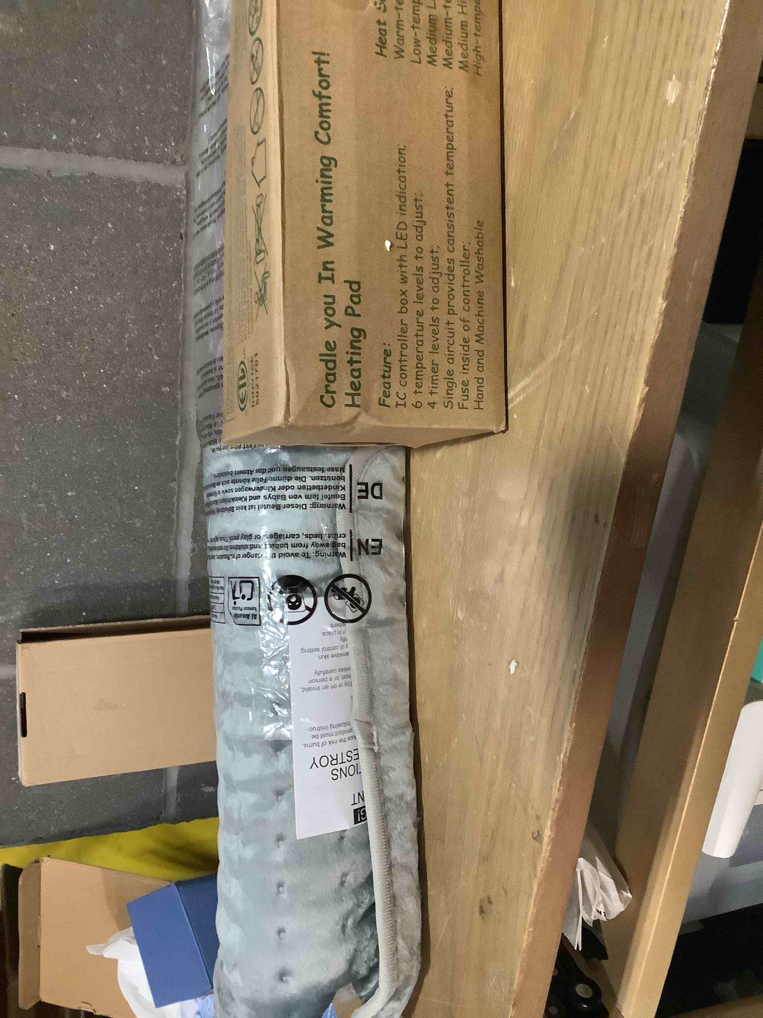 Condition photo showing Good Condition for Deepsoon Heating Pad,Electric Heating Pads for Back,Neck,Abdomen,Moist Heating Pad for Shoulder,Knee,Arms,Legs,Dry/Moist Heat & Auto Shut Off,Christmas Gifts for Men and Women,Light Gray,24x12 Inch Light Gray 24x12 Inch