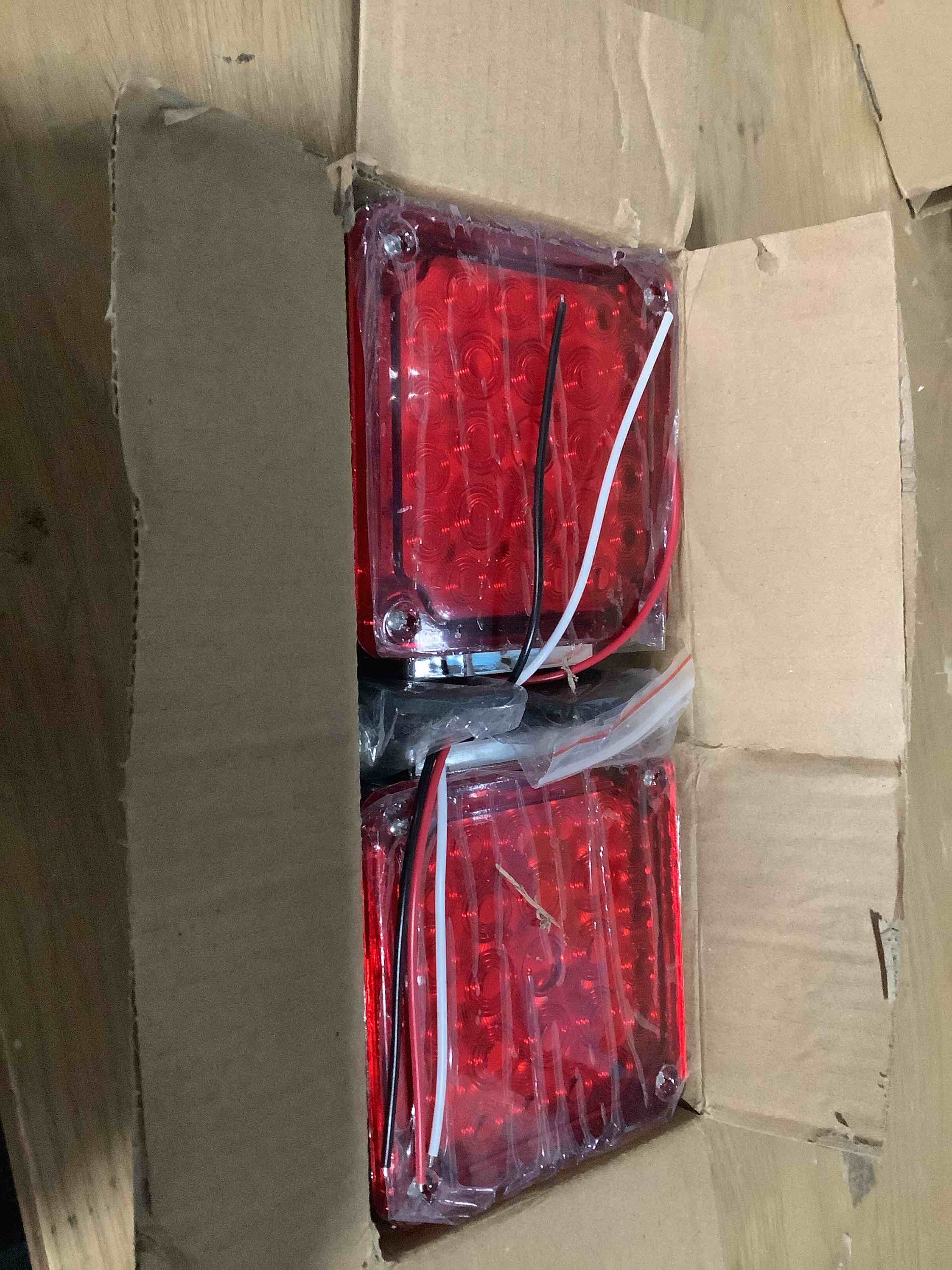Condition photo showing Good Condition for 2 PCS Amber/Red Double-Face Pedestal Fender Light with Stud Mount, Square 52 LED Stop Turn Tail Signal Trailer Light for Semi Trucks Peterbilt Kenworth Freightliner Towing Dual-Face Orange Waterproof
