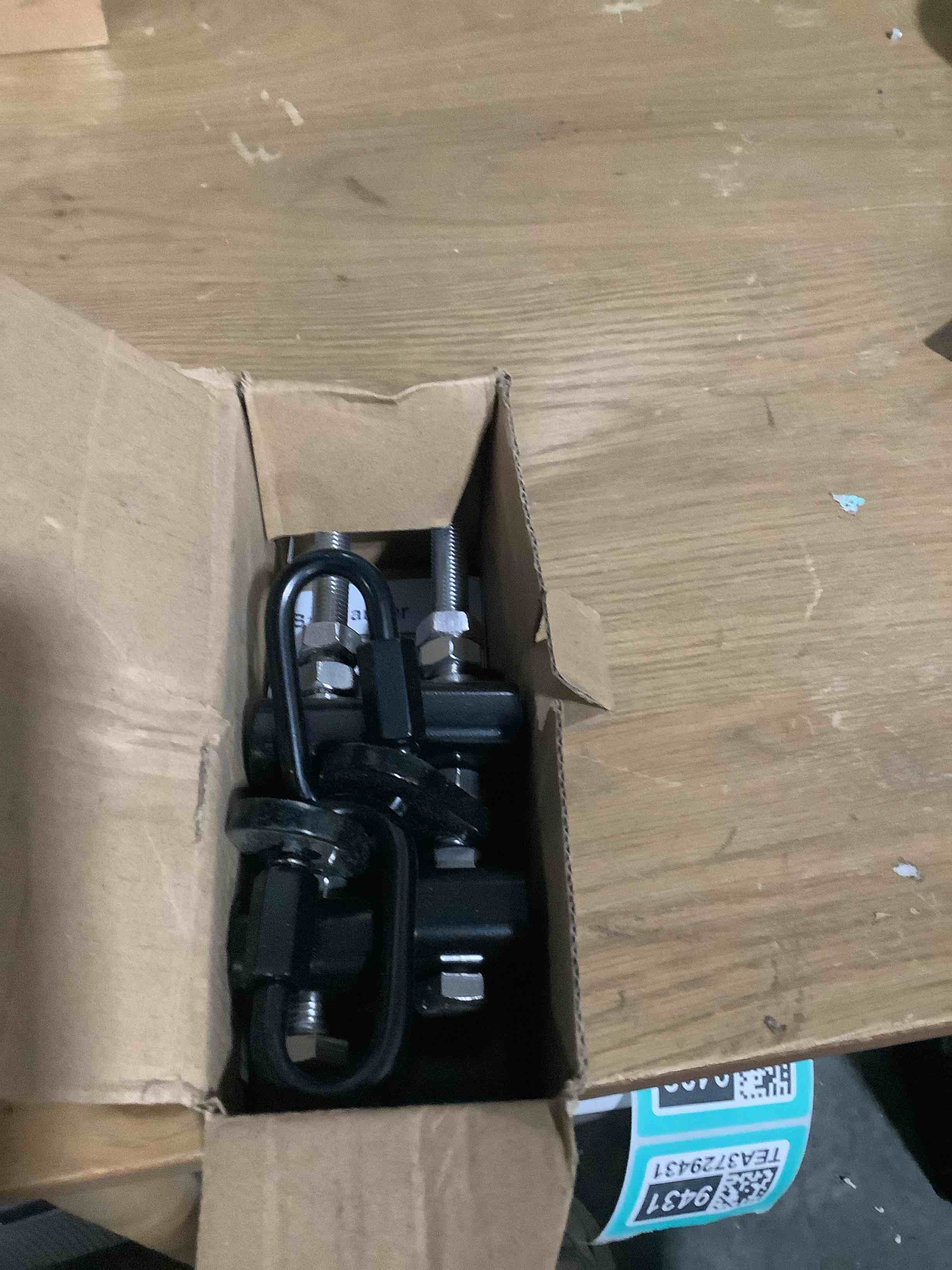 Condition photo showing Good Condition for SELEWARE Heavy Duty Punching Bag Hanger and Beam Clamp for Boxing, Muay Thai, MMA A. Beam Clamp with Carabiner (2 Pack)