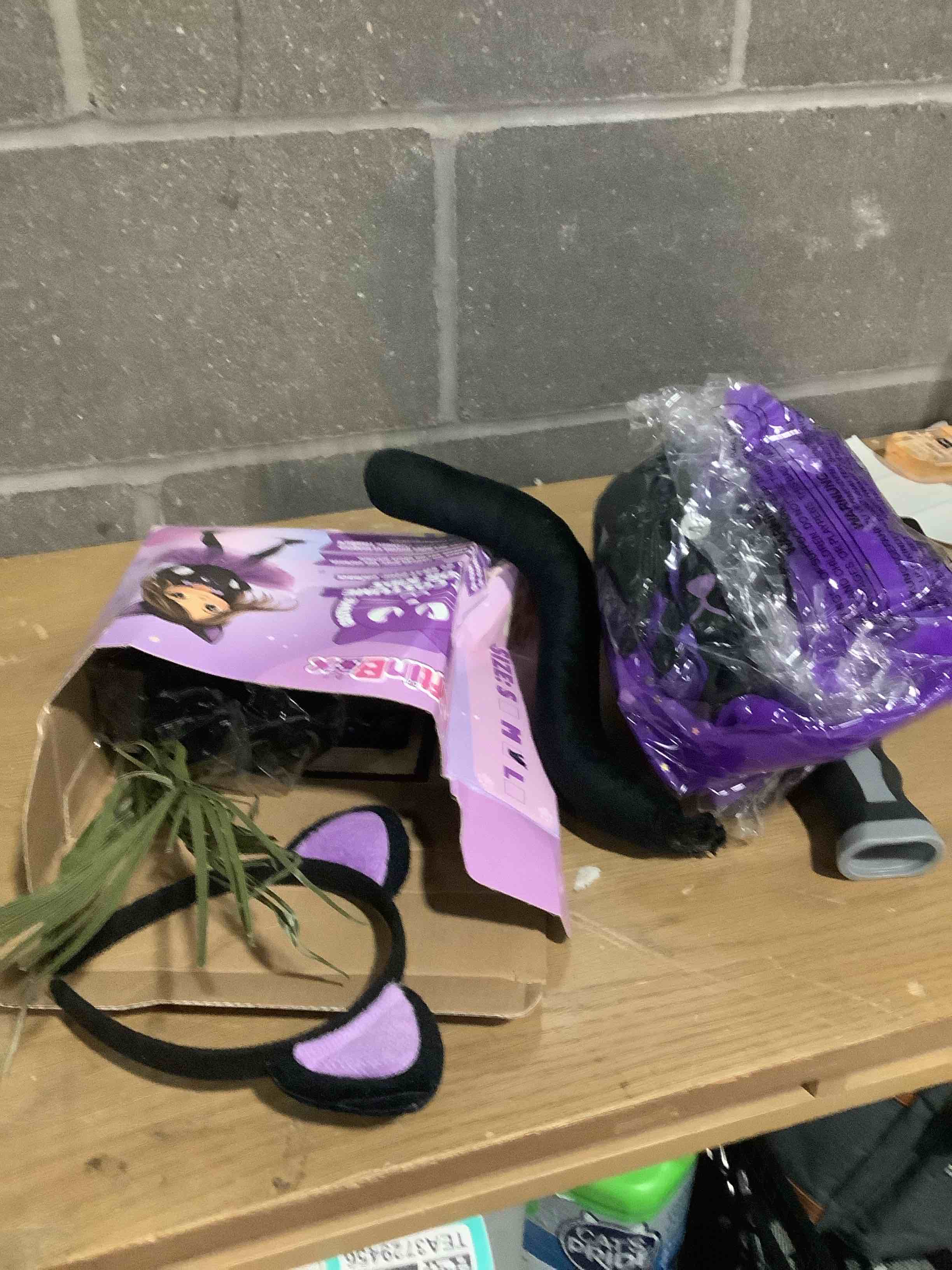 Condition photo showing Good Condition for GIFTINBOX Cat Costume for Girls, Light Up Black Cat Costume, Halloween Animal Dress Up Costumes for Kids Age 3-8 M(5-6y)