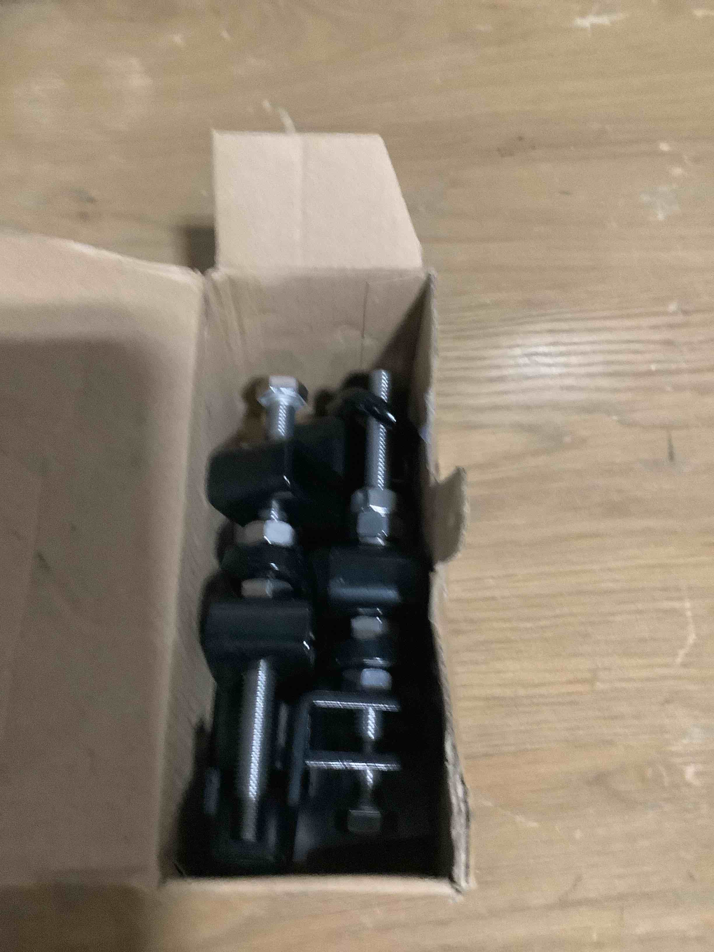 Condition photo showing Good Condition for SELEWARE Heavy Duty Punching Bag Hanger and Beam Clamp for Boxing, Muay Thai, MMA A. Beam Clamp with Carabiner (2 Pack)