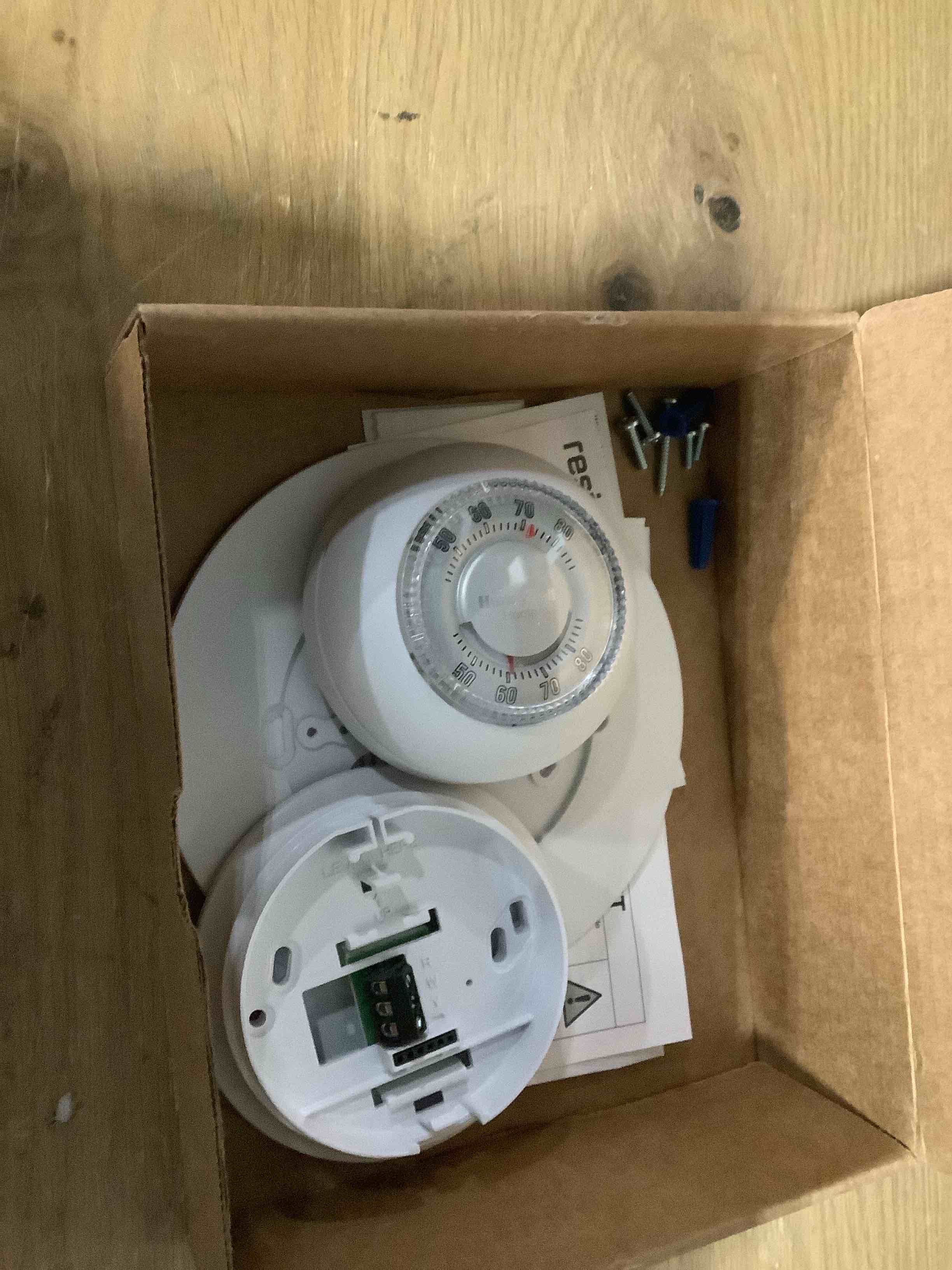Condition photo showing Good Condition for Honeywell Home CT87K1004 The Round Heat Only Manual Thermostat,Large,White,Large Thermostat Round