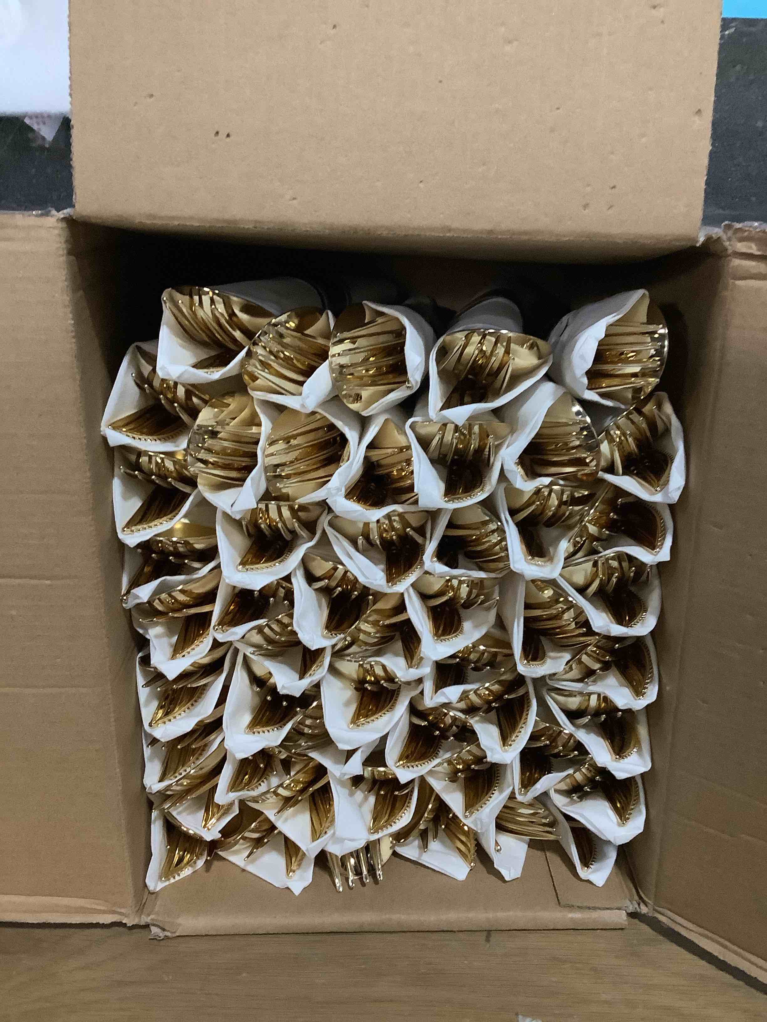 Condition photo showing New/Like New for SUT 50 Pack Pre Rolled Silverware Set Disposable, 200pcs Gold Plastic Utensils Include 50 Forks, 50 Knives, 50 Spoons and 50 Napkins, Wrapped Plastic Cutlery Set With Napkin for Wedding Gold 50PCS