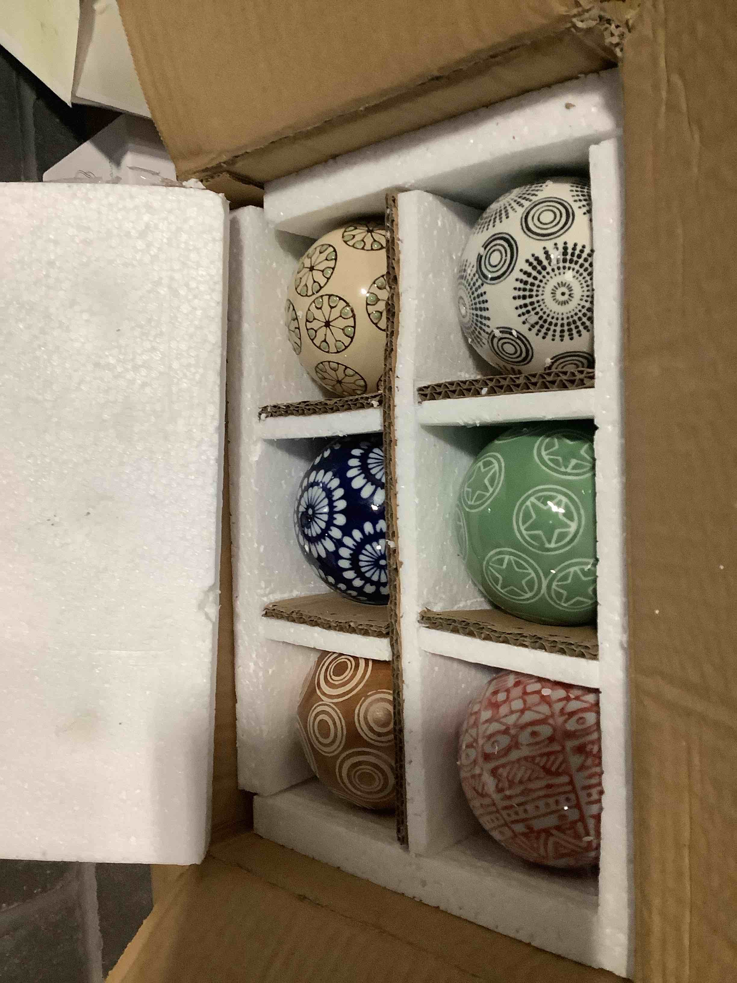 Condition photo showing New/Like New for Lejoy Decorative Porcelain Balls, 3.2" Centerpiece Balls Set, Floating Ceramic Orbs Spheres for Bowl, Vase, Basket, Dish, Fish Tank, Home Decor, Pack of 6 (Assorted Geometric)
