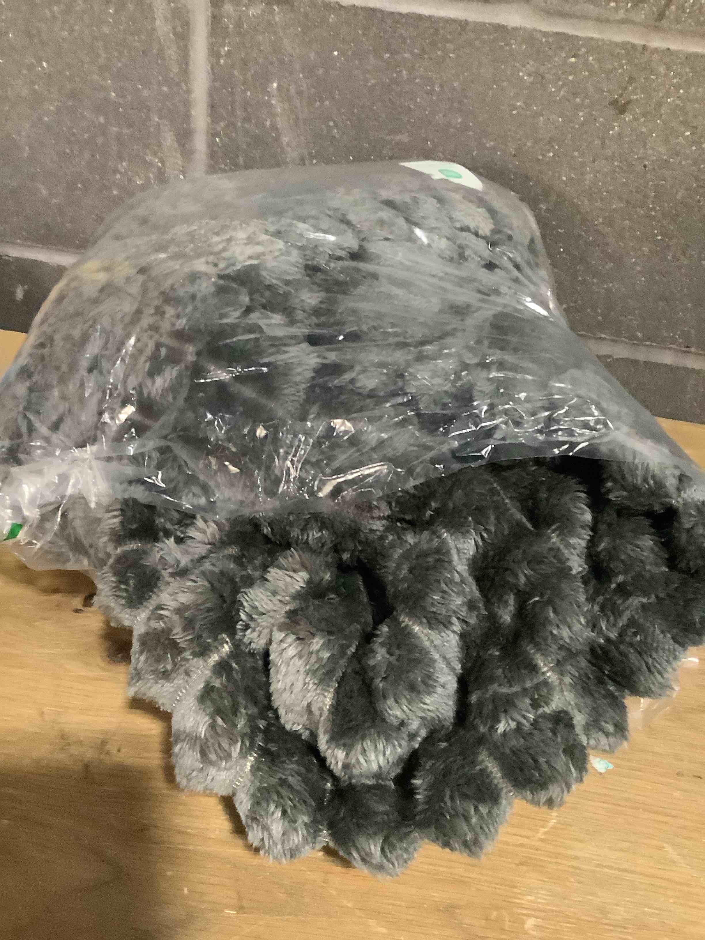 Condition photo showing Good Condition for Exclusivo Mezcla Fleece Throw Blanket for Couch, Super Soft Striped Jacquard Bed Blanket, Lightweight Fuzzy Cozy for All Seasons, 50x60 Inches, Dark Grey Dark Grey Throw ( 50x60 IN )