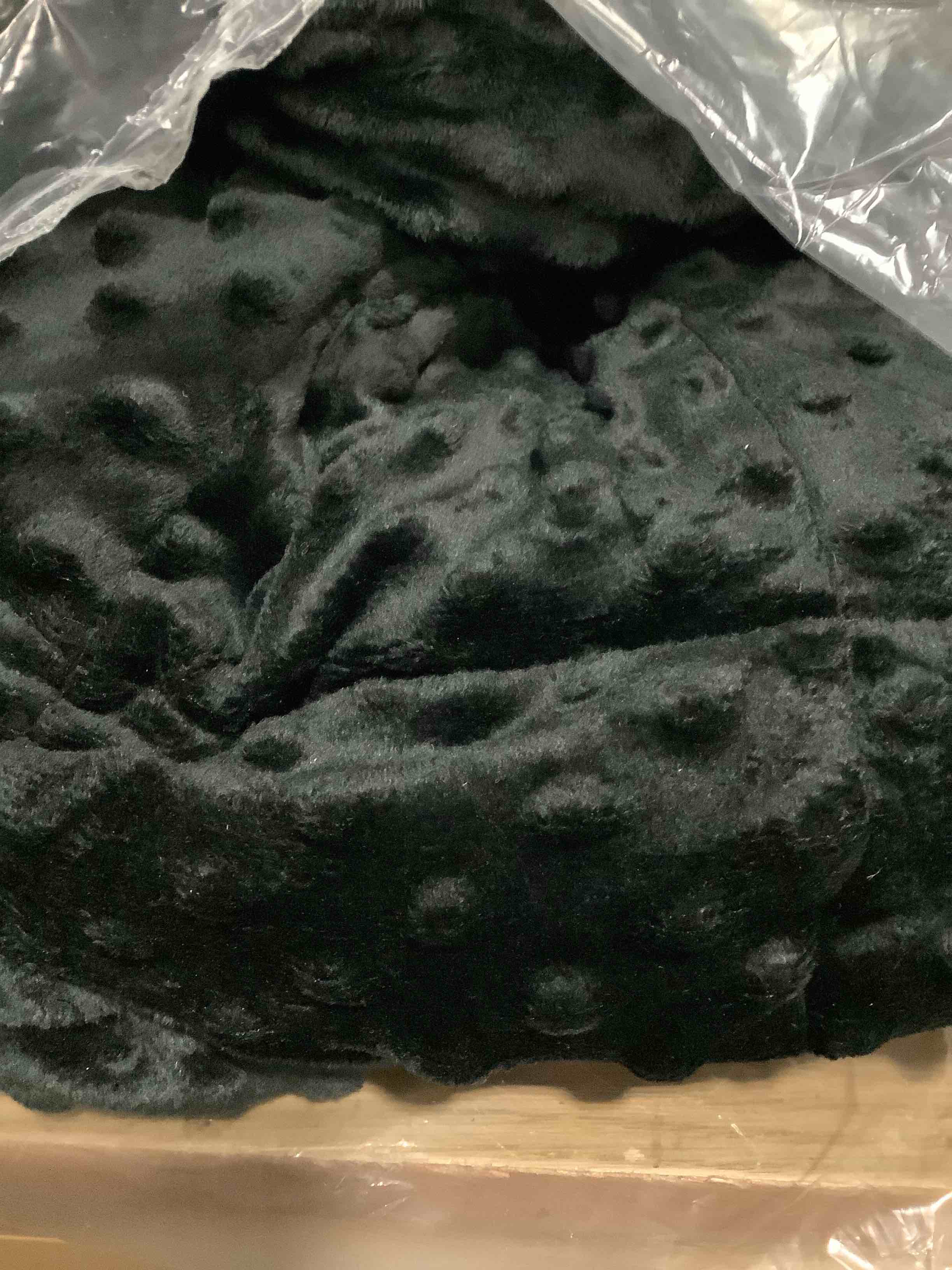 Condition photo showing Good Condition for Mr. Sandman Weighted Blanket for Adults, Heavy Blanket for Woman, Man Sleeping/Calm, Soft and Cozy Weighted Throw Blankets, Machine Washable, 60 x 80in, 15 lbs, Black 60 x 80 inches, 15lbs Black