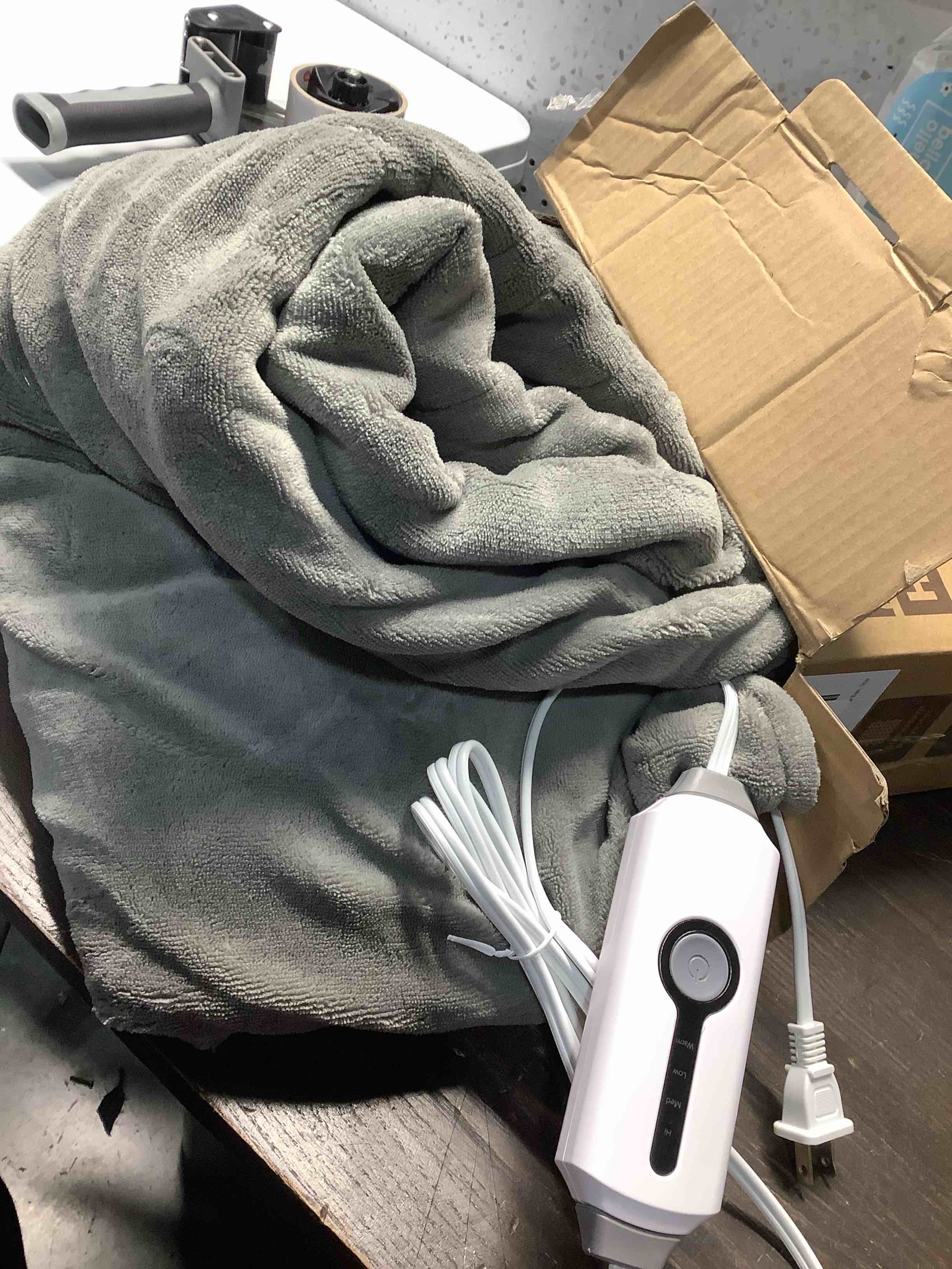 Condition photo showing Good Condition for Electric Heated Blanket 72"x84" Full Size, Soft Coral Fleece with 4 Heating Levels and 10 Hours Auto-Off, Machine Washable, Cozy Plush Fabric for Home, Light Gray 002-light Grey Full Size(72"x84")