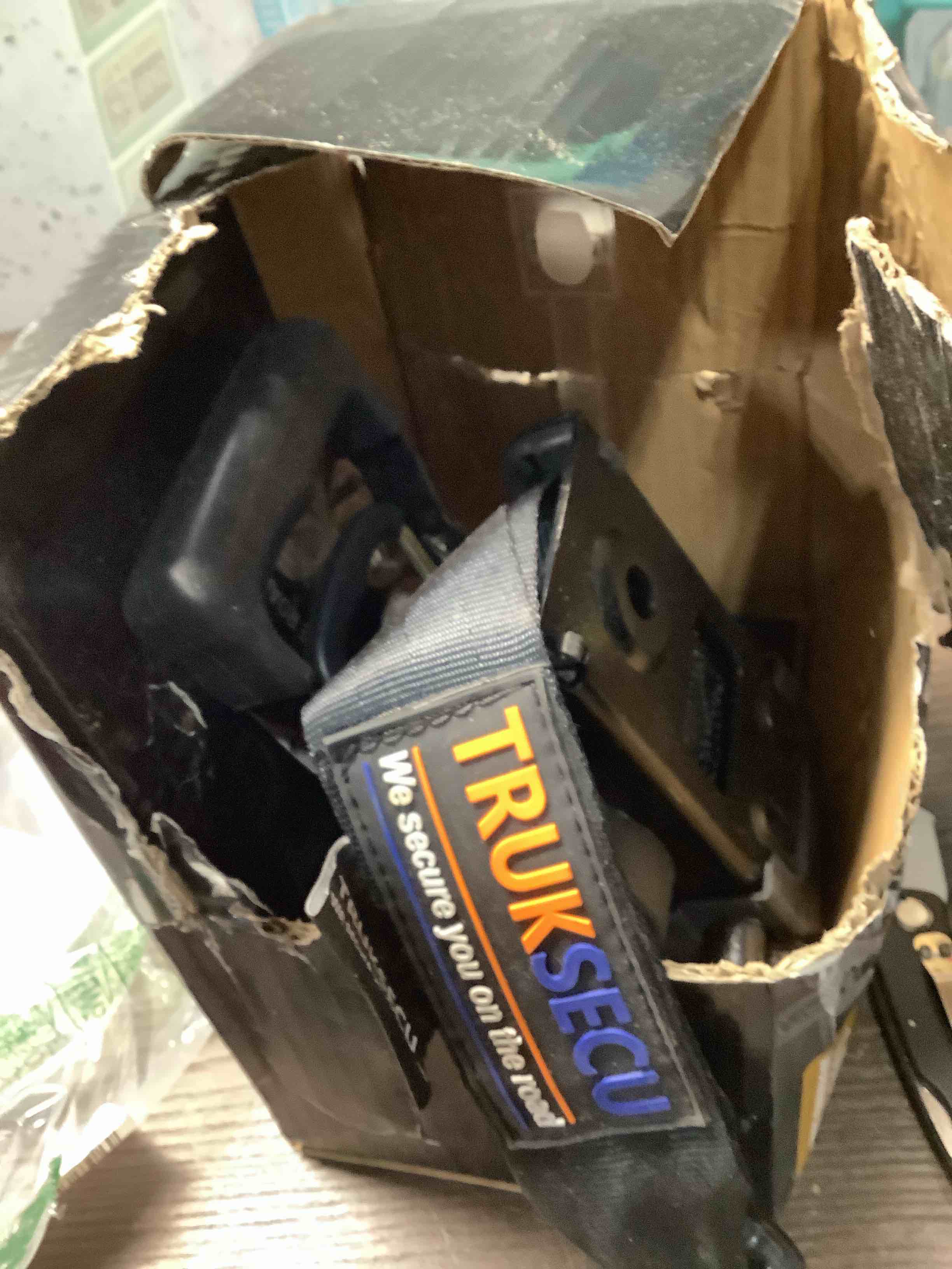 Condition photo showing Good Condition for Retractable Ratchet Straps, 2 Inch x 10 Feet, 4400 lbs Breaking Strength, Heavy Duty Tie Down Set with Storage Bag, 2 Pack, Black