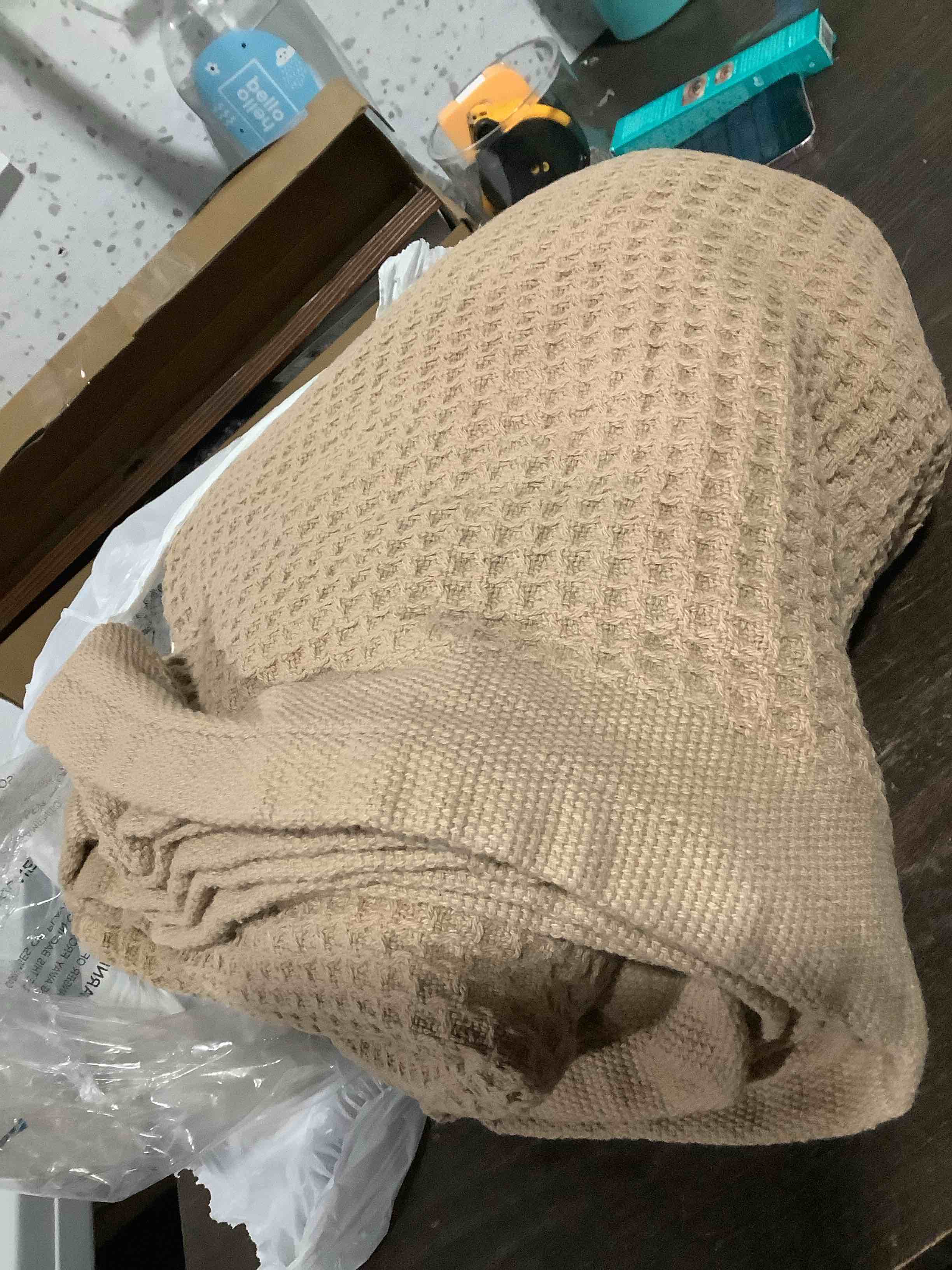 Condition photo showing Good Condition for Bedsure Gentlesoft 100% Cotton Blanket Twin XL Size for College Dorm - Breathable and Soft for Spring Summer, Waffle Weave Twin Blanket for Bed, Dorm Room Essentials, Light Brown, 66x90 inches 02 - Light Brown Twin XL (66" x 90")