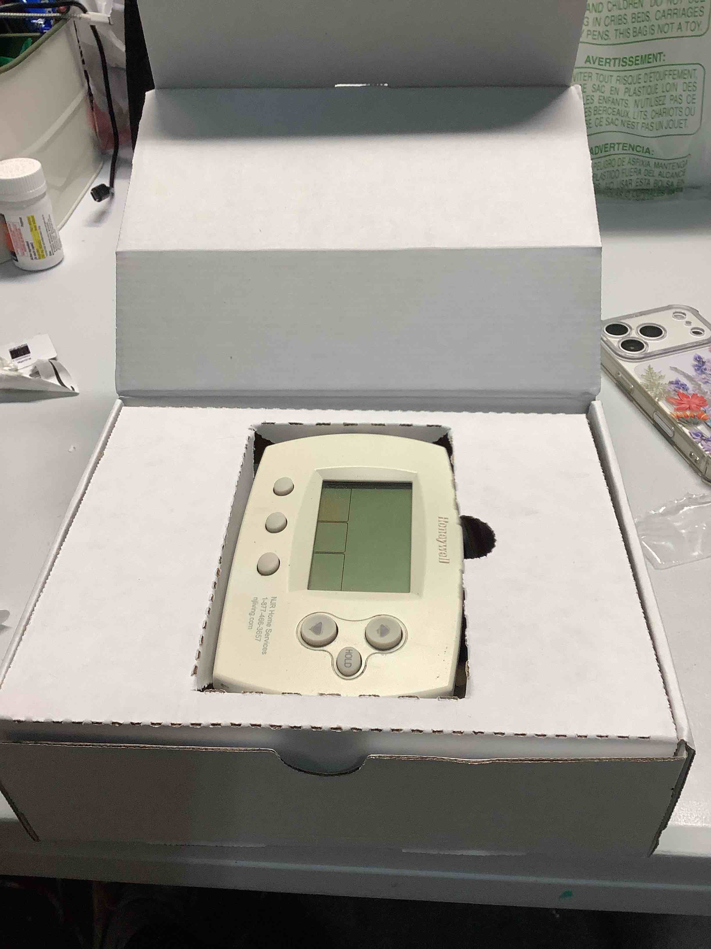 Condition photo showing Good Condition for Honeywell Home RTH6580WF Wi-Fi 7-Day Programmable Thermostat, White 3.5 x 5.75 x 1.5 (H x W x D) inches