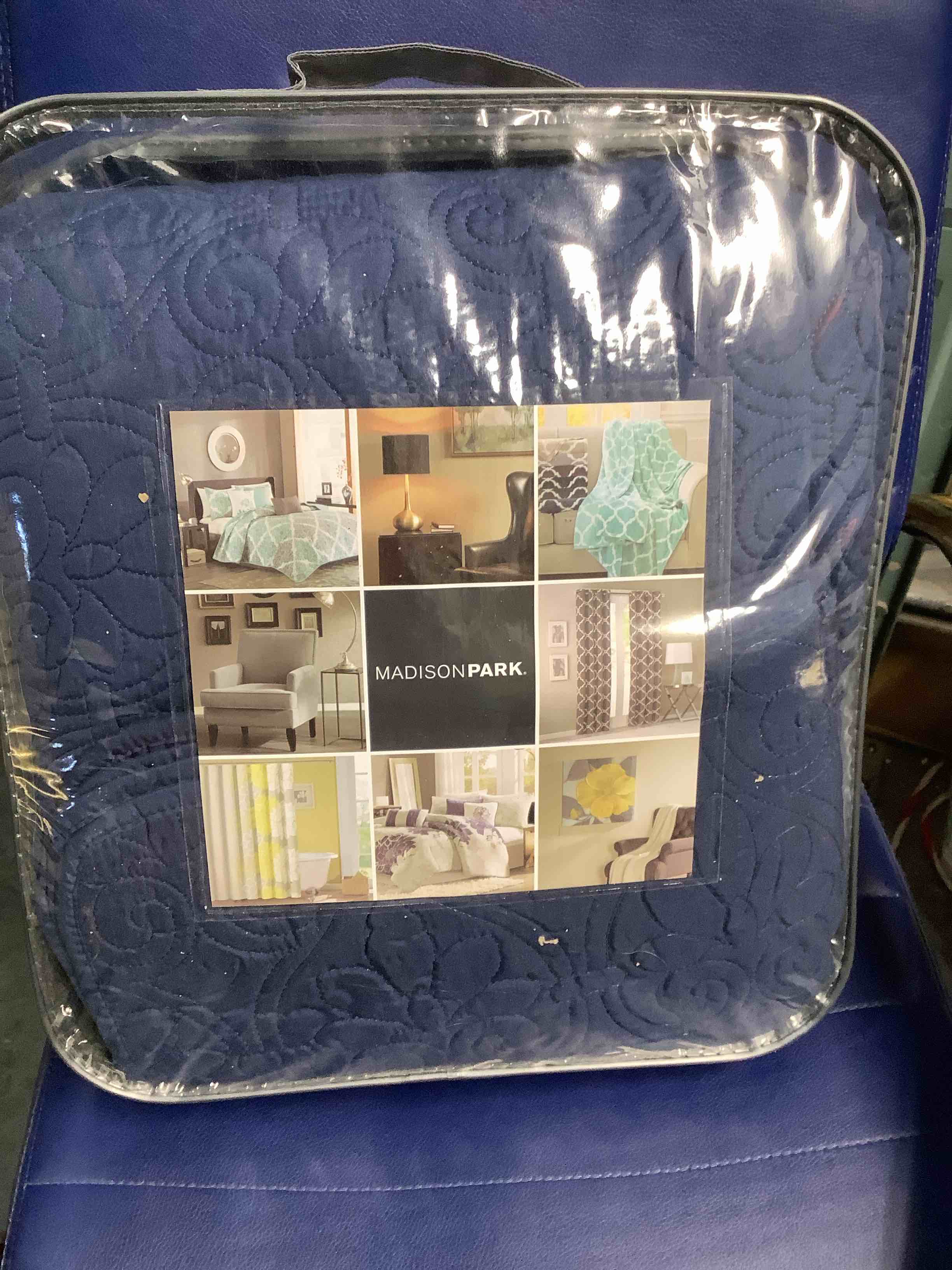 Condition photo showing Good Condition for Madison Park Quebec Reversible Quilt Set Damask Design, Double Sided Stitching All Season, Lightweight Bedspread Bedding Set, Matching Sham, Navy, Full(96"x110") 3 Piece