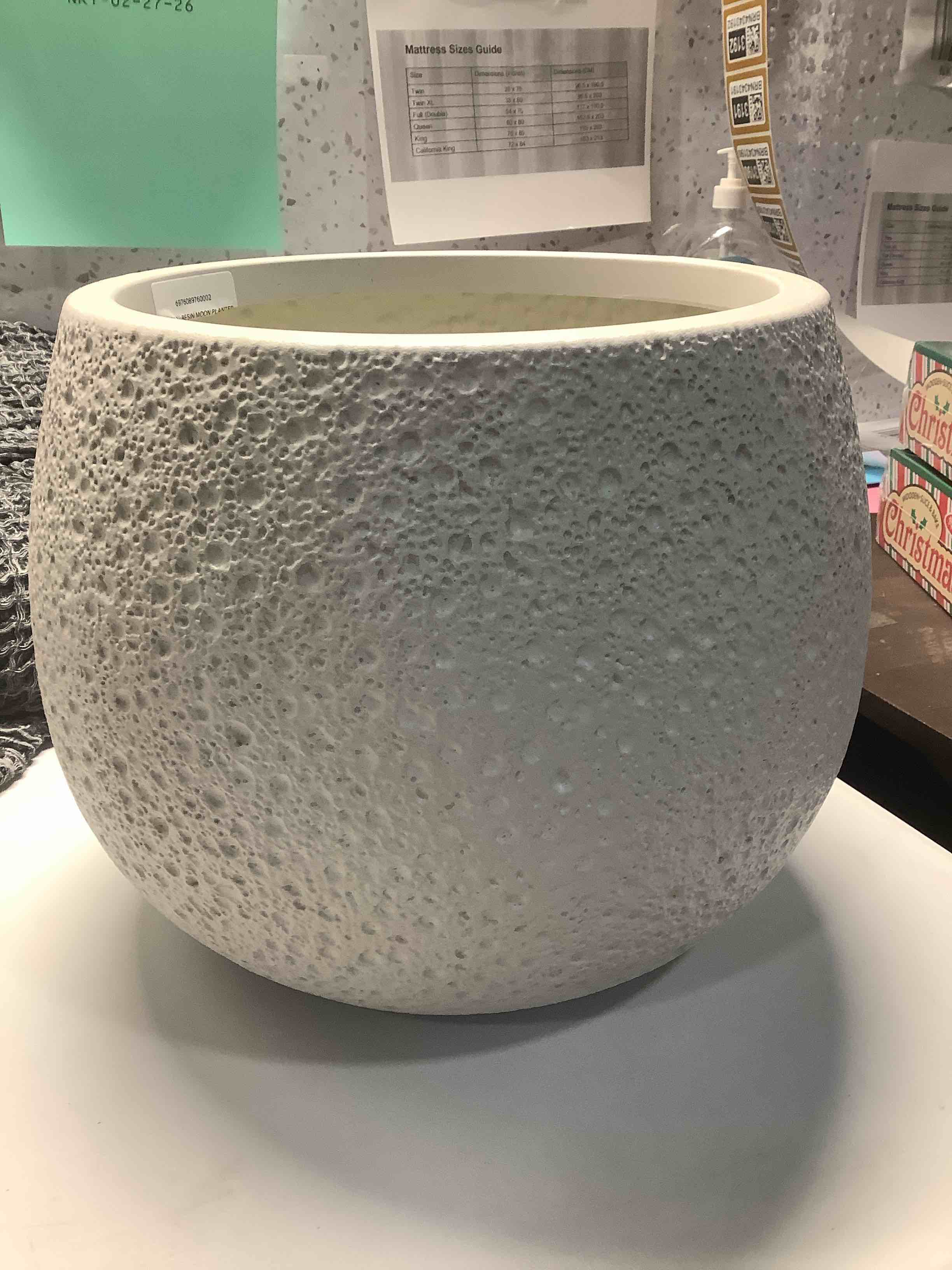 Condition photo showing Good Condition for 13" Resin Moon-Shaped Planter - Outdoor Garden Decor with Weather-Resistant & UV-Coated Finish (White)