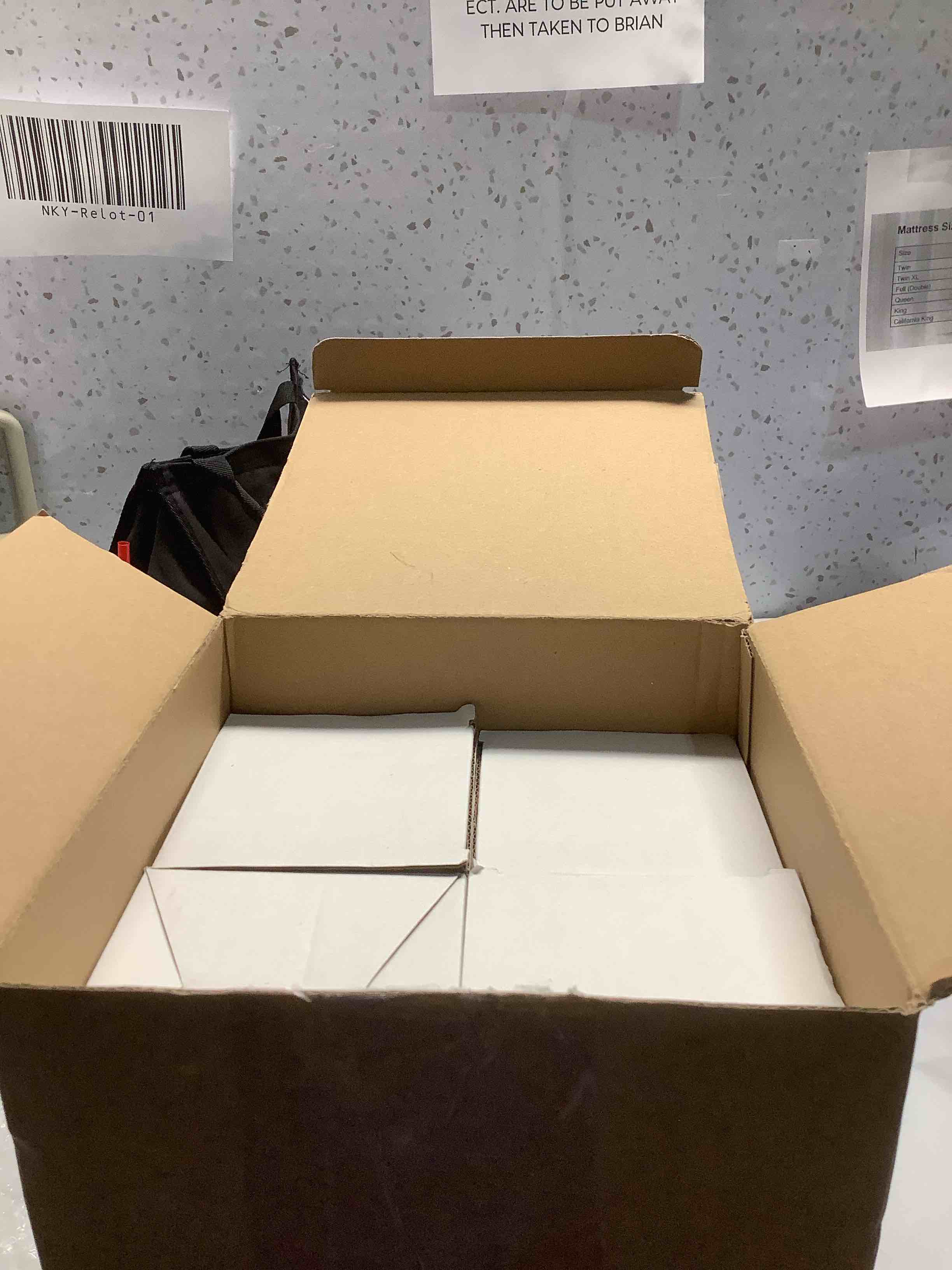 Condition photo showing Good Condition for Maxcheck 6 Pack 18 oz St Patrick's Day Wine Glasses Green Shamrock Drinking Stemless Cup Red and White Wine Tumbler for Homes and Bars for Party Supplies Gifts