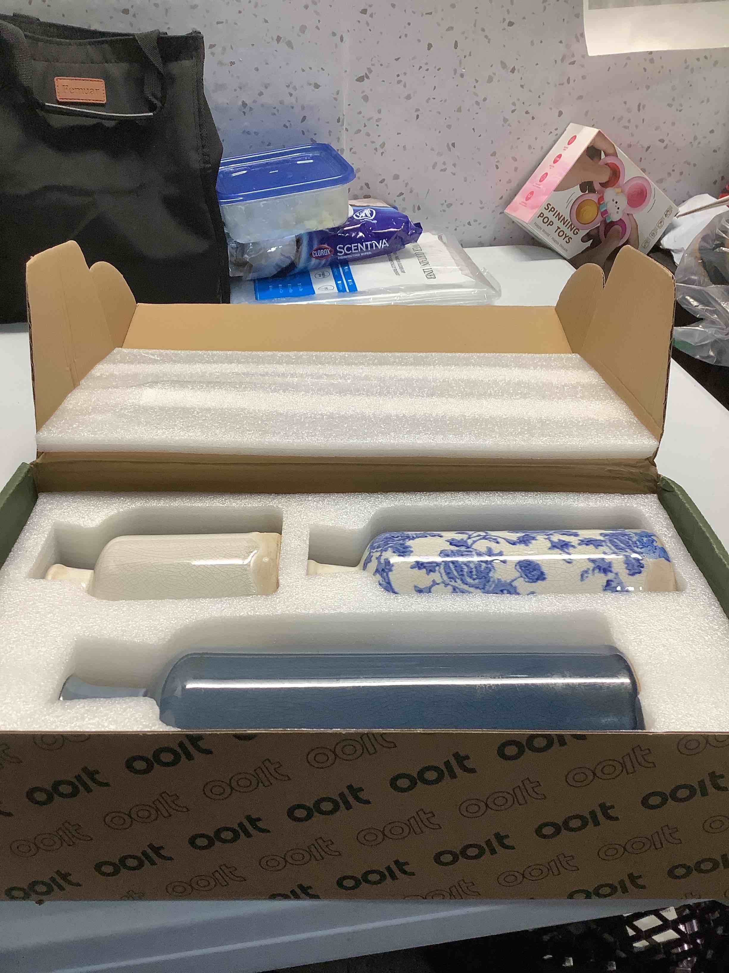 Condition photo showing Good Condition for Ceramic Vintage Vases Set of 3, Blue and White Flower Decorative Vase Chinoiserie Decor Rustic Farmhouse Retro Floral Vases for Table Bookshelf Mantel Kitchen Living Room Office 007 Vintage - Blue