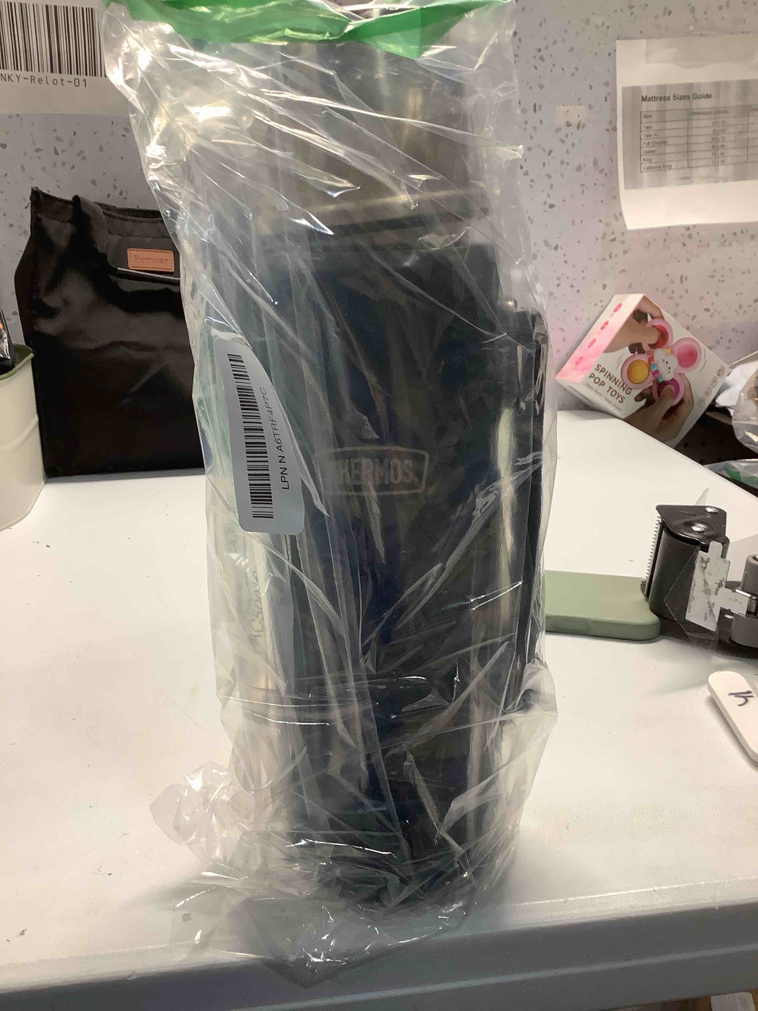 Condition photo showing Good Condition for THERMOS Stainless King Vacuum-Insulated Beverage Bottle, 40 Ounce, Midnight Blue Midnight Blue 40 Ounces
