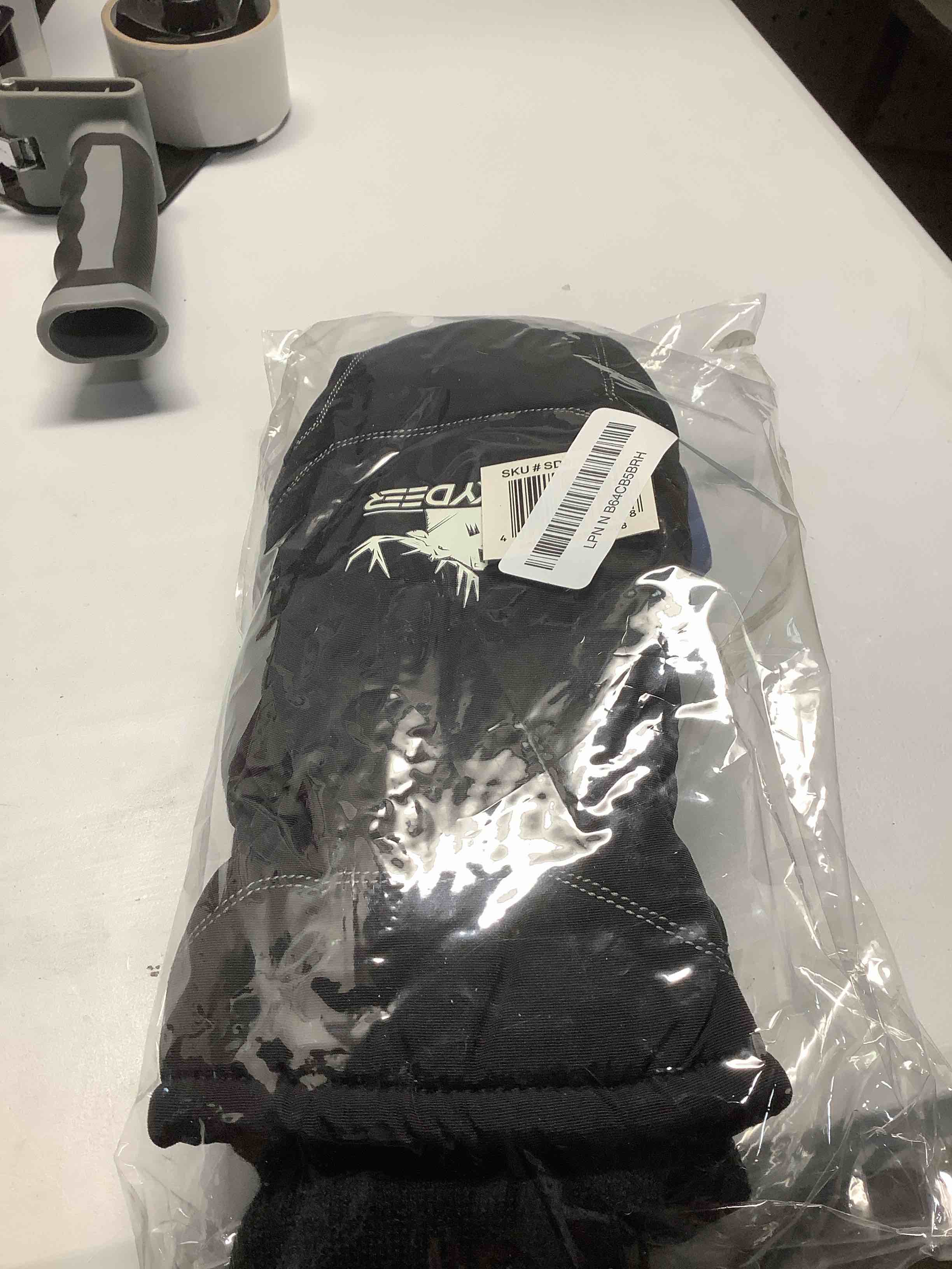 Condition photo showing Good Condition for SKYDEER Warm Ski Mittens with Soft Premium Deerskin Leather and 150G 3M Thinsulate Insulation (SD8753M, Unisex) Black X-Large