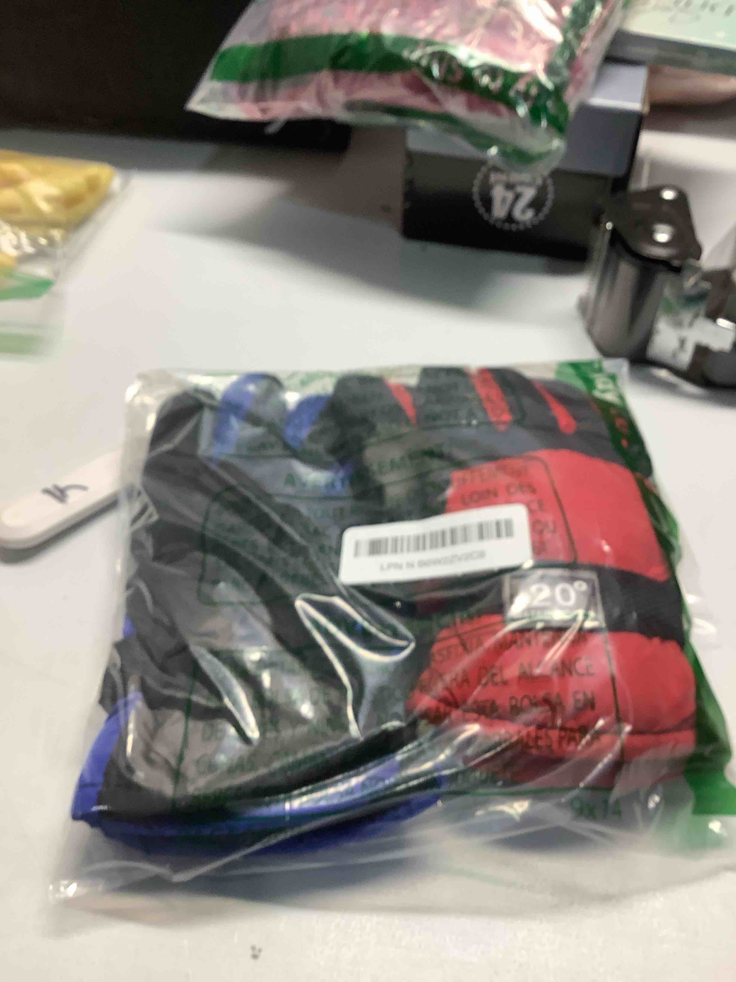 Condition photo showing Good Condition for SATINIOR 2 Pairs Kids Waterproof Winter Snow Gloves Ski Gloves for Boy Girl Outdoor Warm Thickening Snowboar Red, Blue 6-10 Years